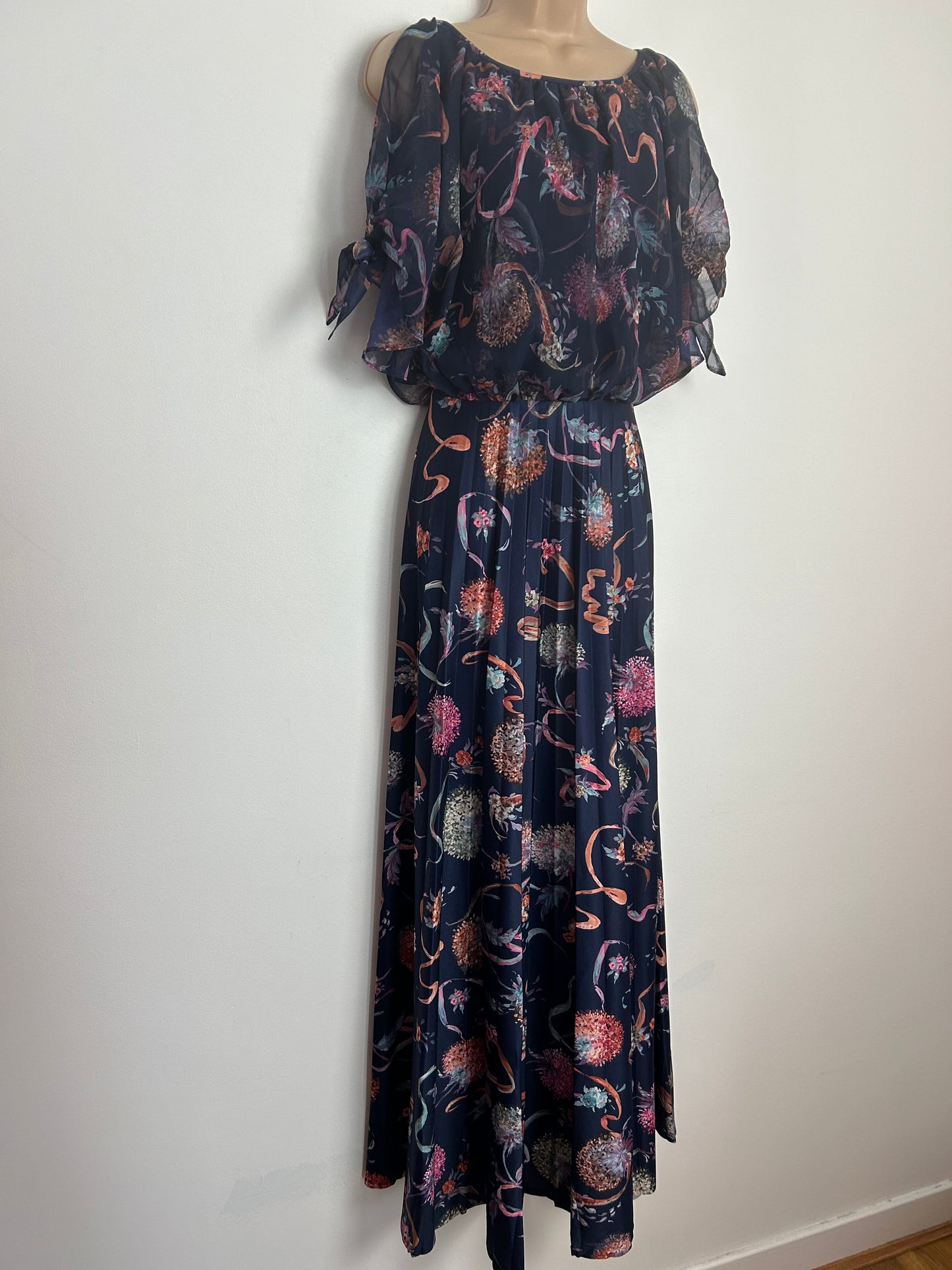 Vintage 1970s CHARLES VOGEL UK Size 10 Navy Blue Pink Dark Coral Floral Print Pleated Split Sleeve Boho Maxi Dress