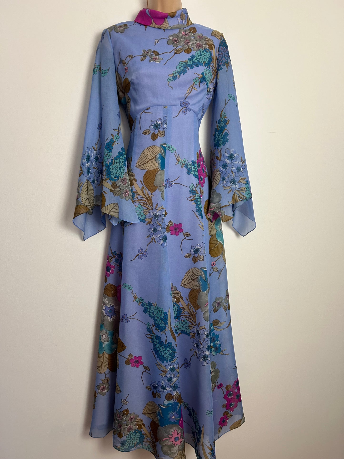Vintage 1970s SIMPSONS Size 6-8 Blue Pink & Grey Floral Print Long Flared Sleeve Maxi Dress