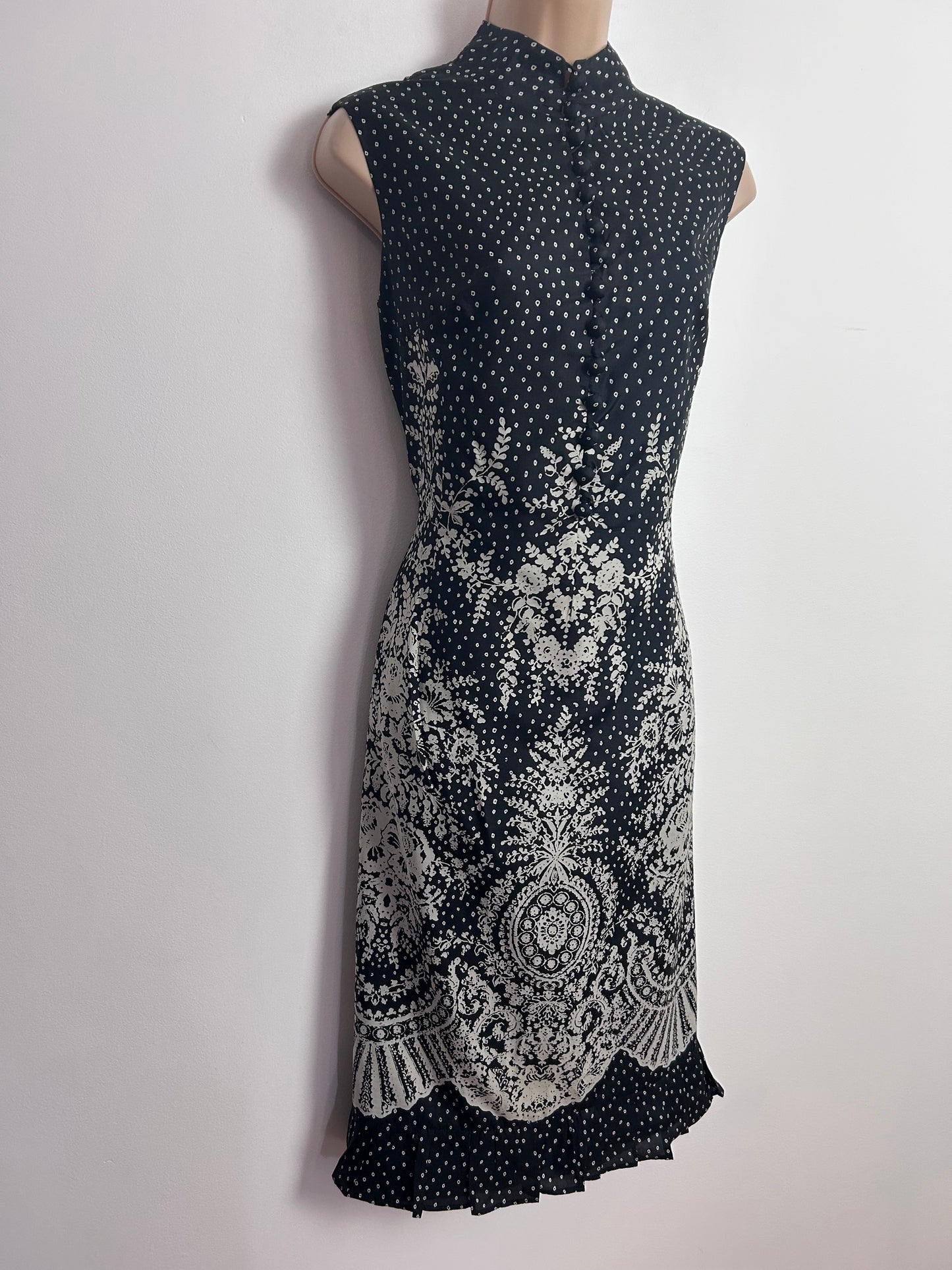Vintage 1960’s COUTURE INTERNATIONAL BOUTIQUE UK Size 12 Black & White Floral & Petal Print Mod Dress
