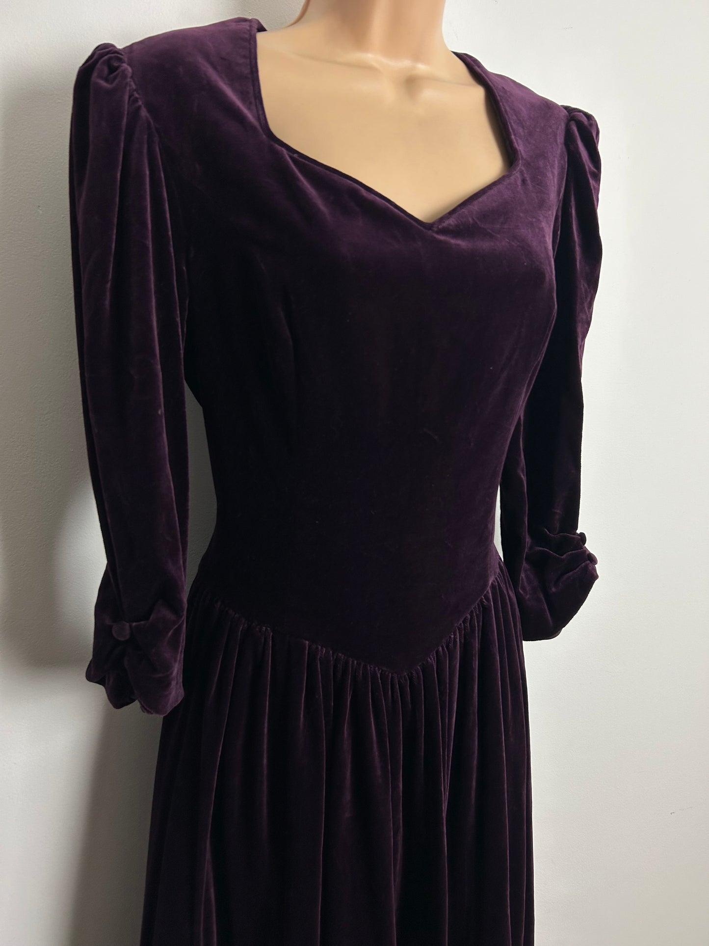 Vintage 1980s LAURA ASHLEY Made In Hungary Size 10 (14 On Label) Plum Purple Velvet Midi Dress