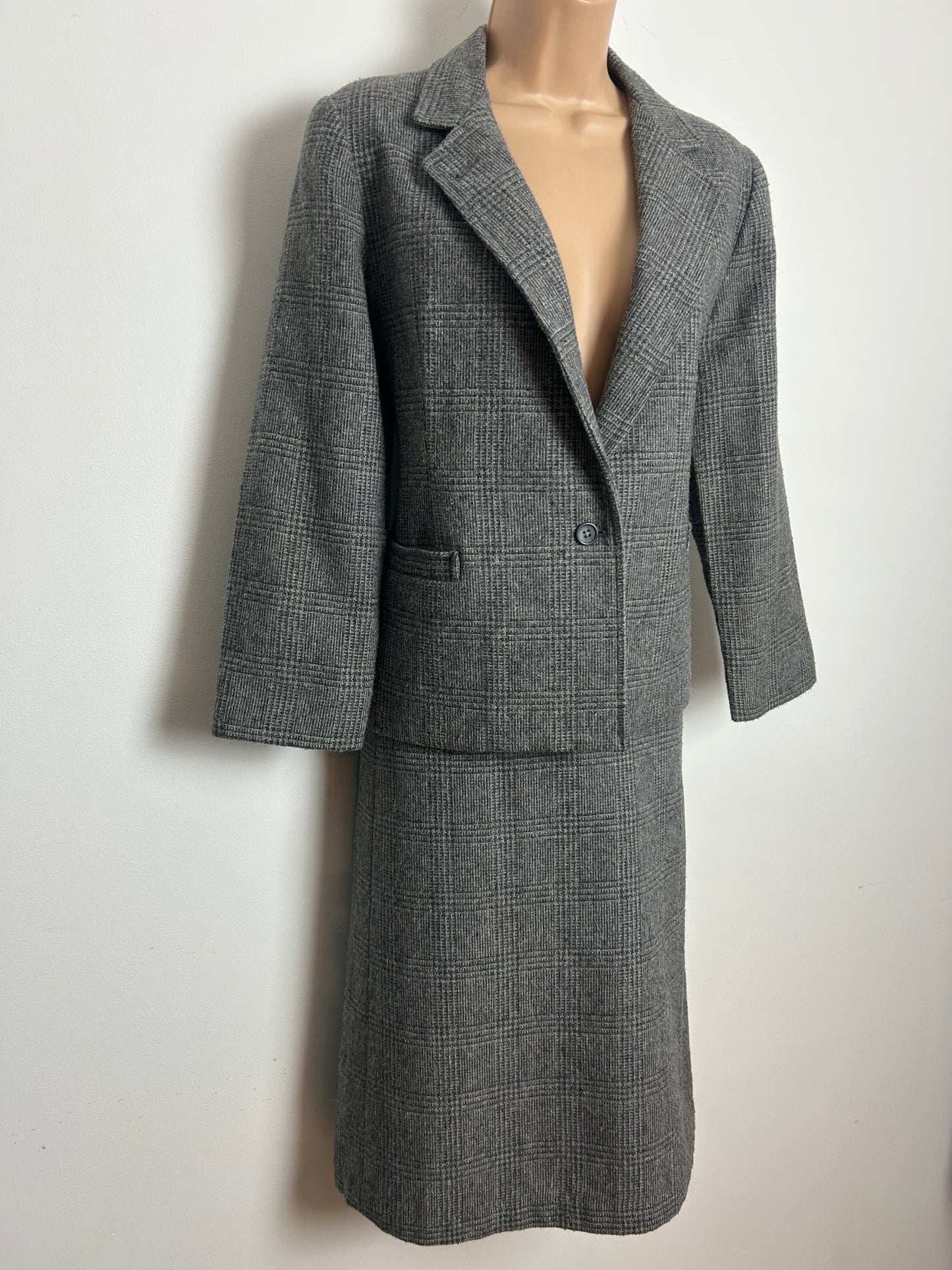 Vintage 1970s POLLY PECK BY SYBIL ZELKER Size 8 Grey Check Wool Mix 2 Piece Skirt Suit