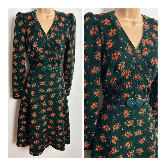 Vintage 1970s Size 8 Cute Dark Green & Orange Floral Print Long Sleeve Belted Day Dress