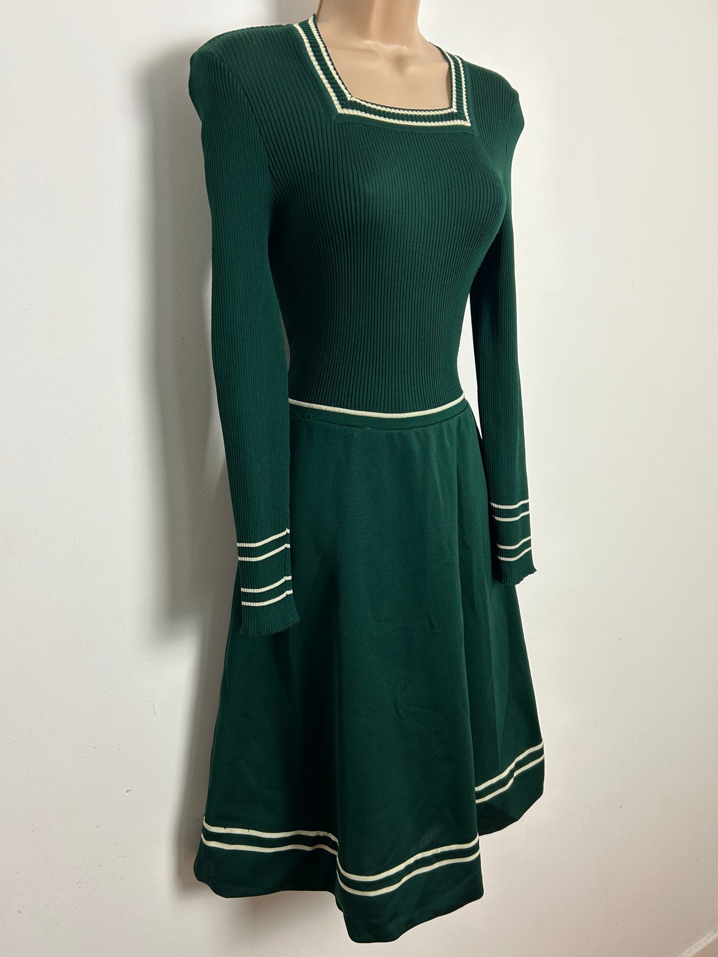 Vintage 1970s GINA ITALIAN SOPHISTICATES Size 8 Dark Green Ribbed Jersey Mod Day Dress