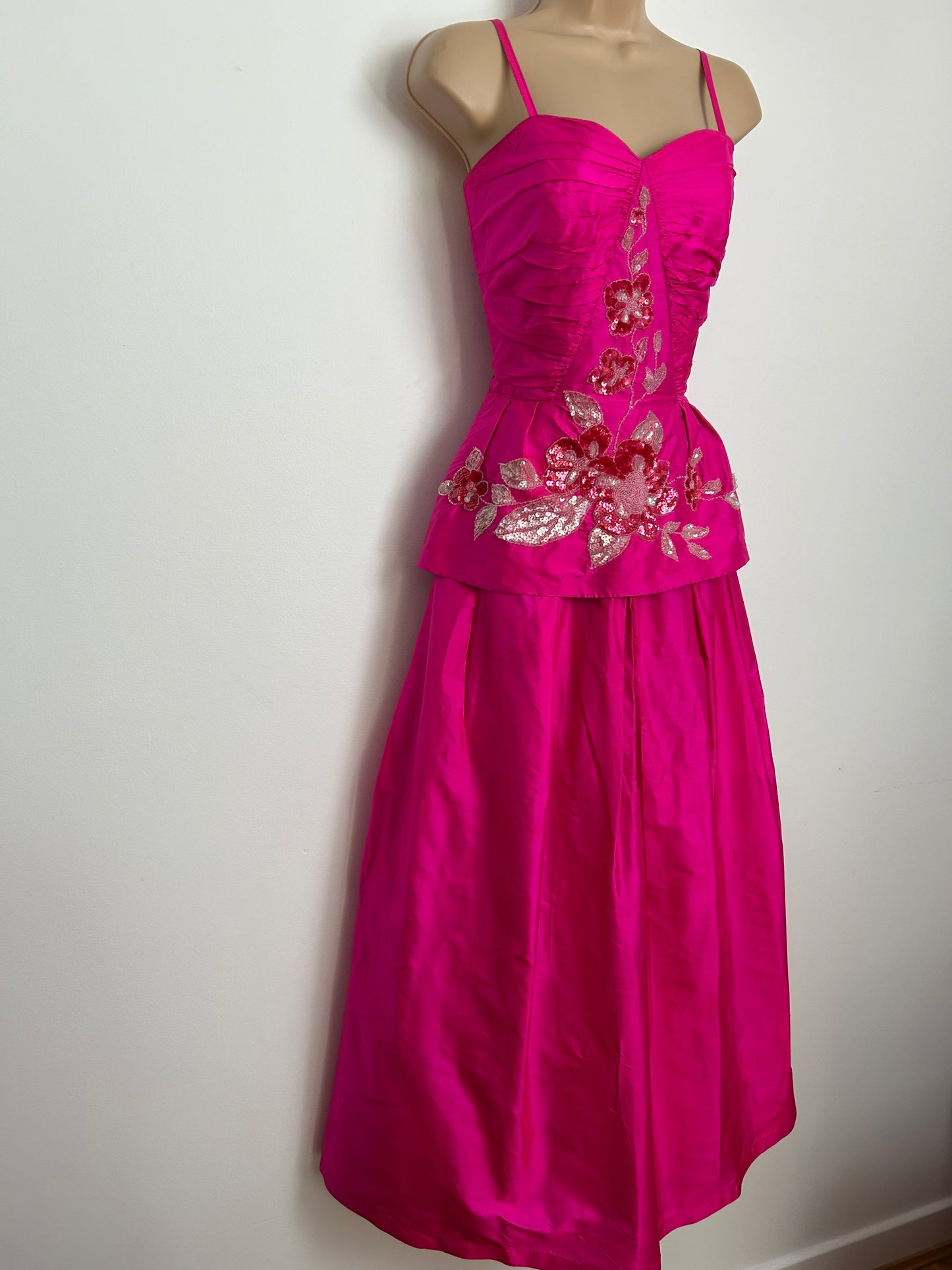 Vintage 1980s Size 6 Neon Hot Pink Sequin Detail 100% Silk Peplum Occasion Gown