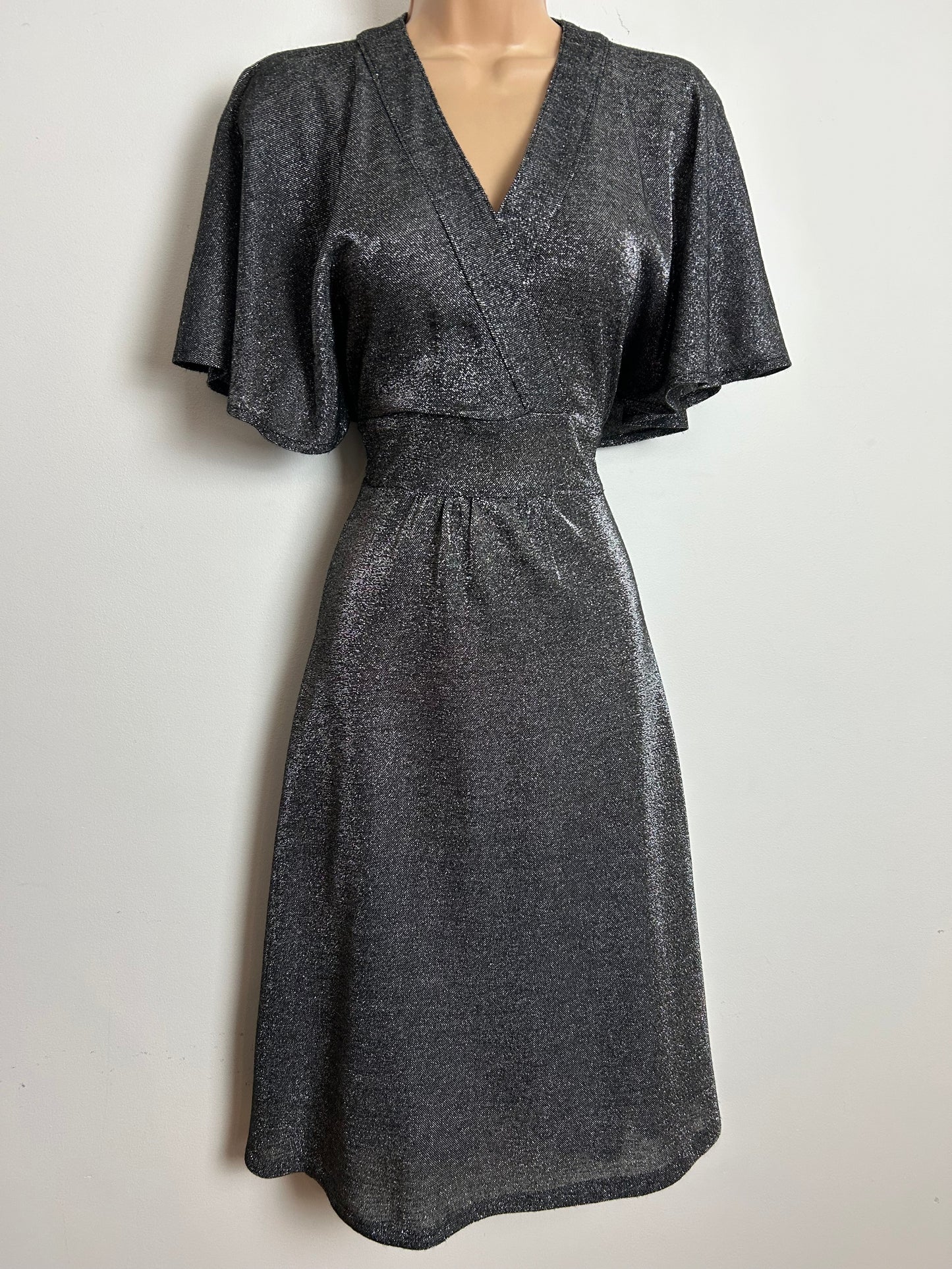 Vintage 1970s ARIES Size 10 Black & Silver Lurex Glittery Flutter Sleeve Tie Back Xmas Party Evening Dress