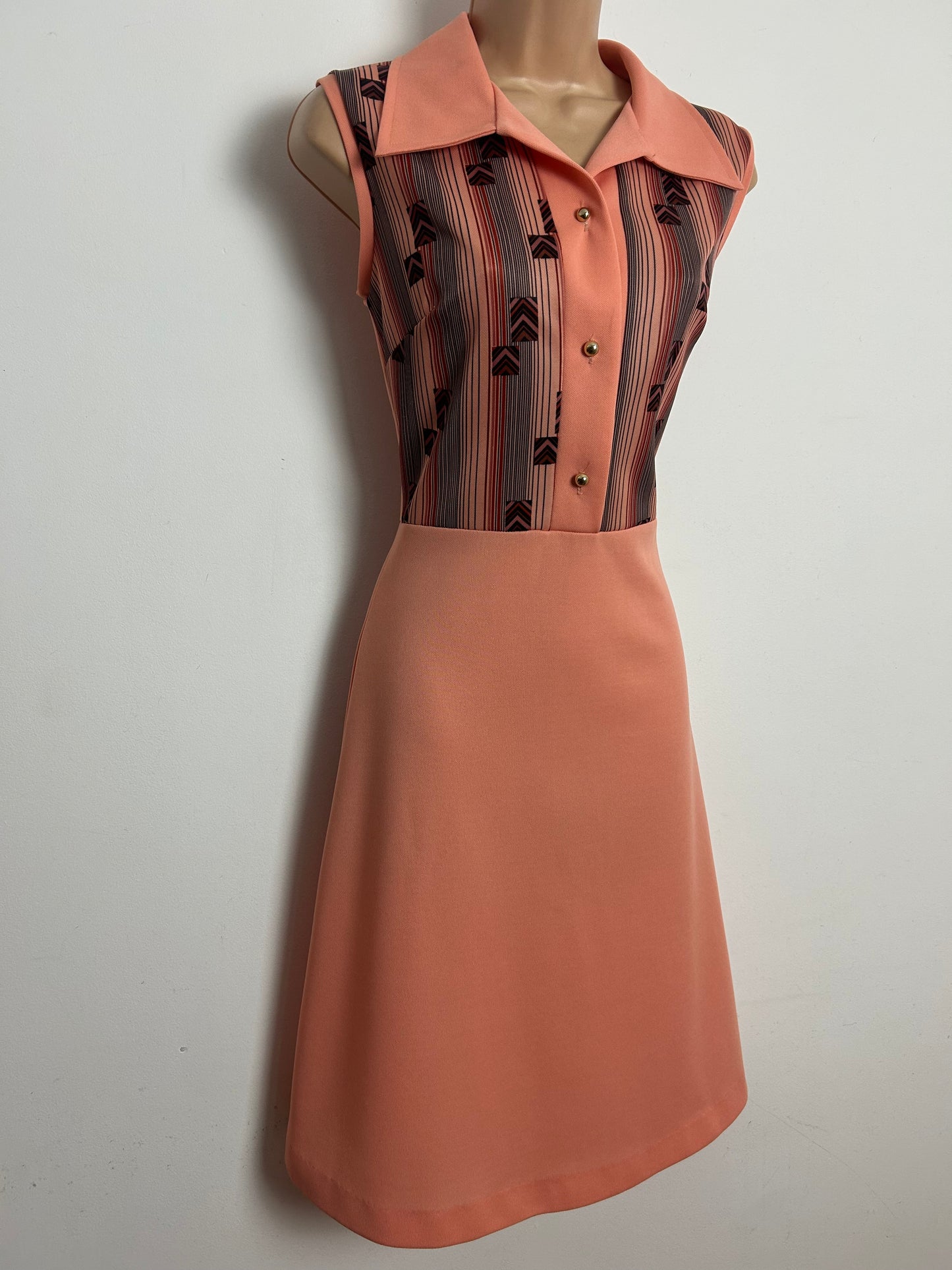 Vintage 1970s DEVONSHIRE LADY Size 8-10 Peach Vertical & Chevron Stripe Pint Sleeveless Mod Dress
