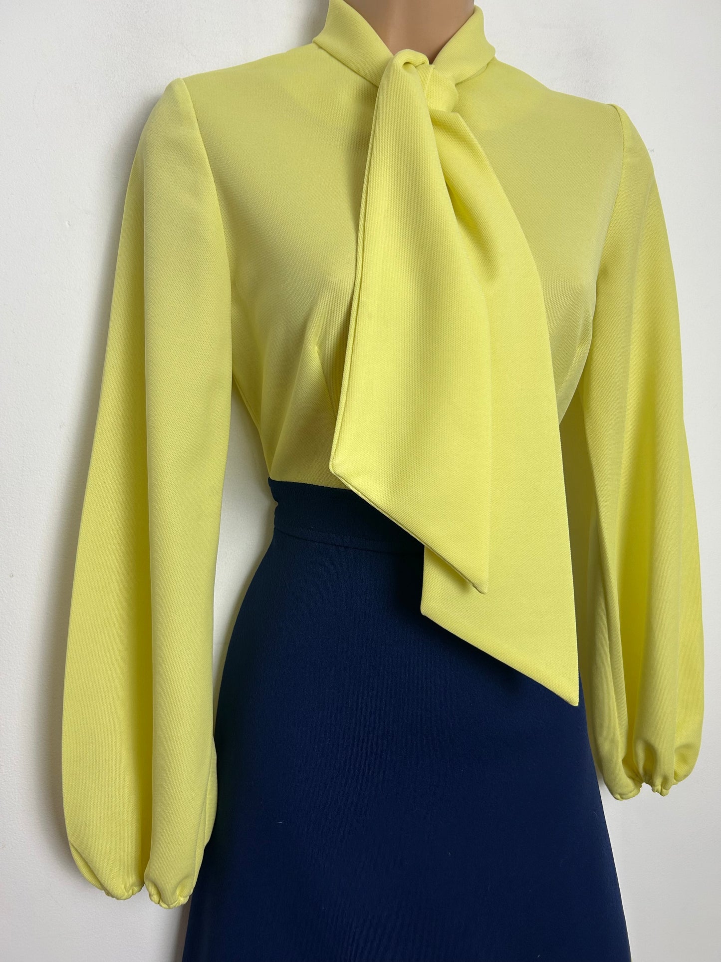 Vintage 1960s Size 8 Navy Blue & Yellow Scarf Neck Long Sleeve Mod Dress & Matching Jacket