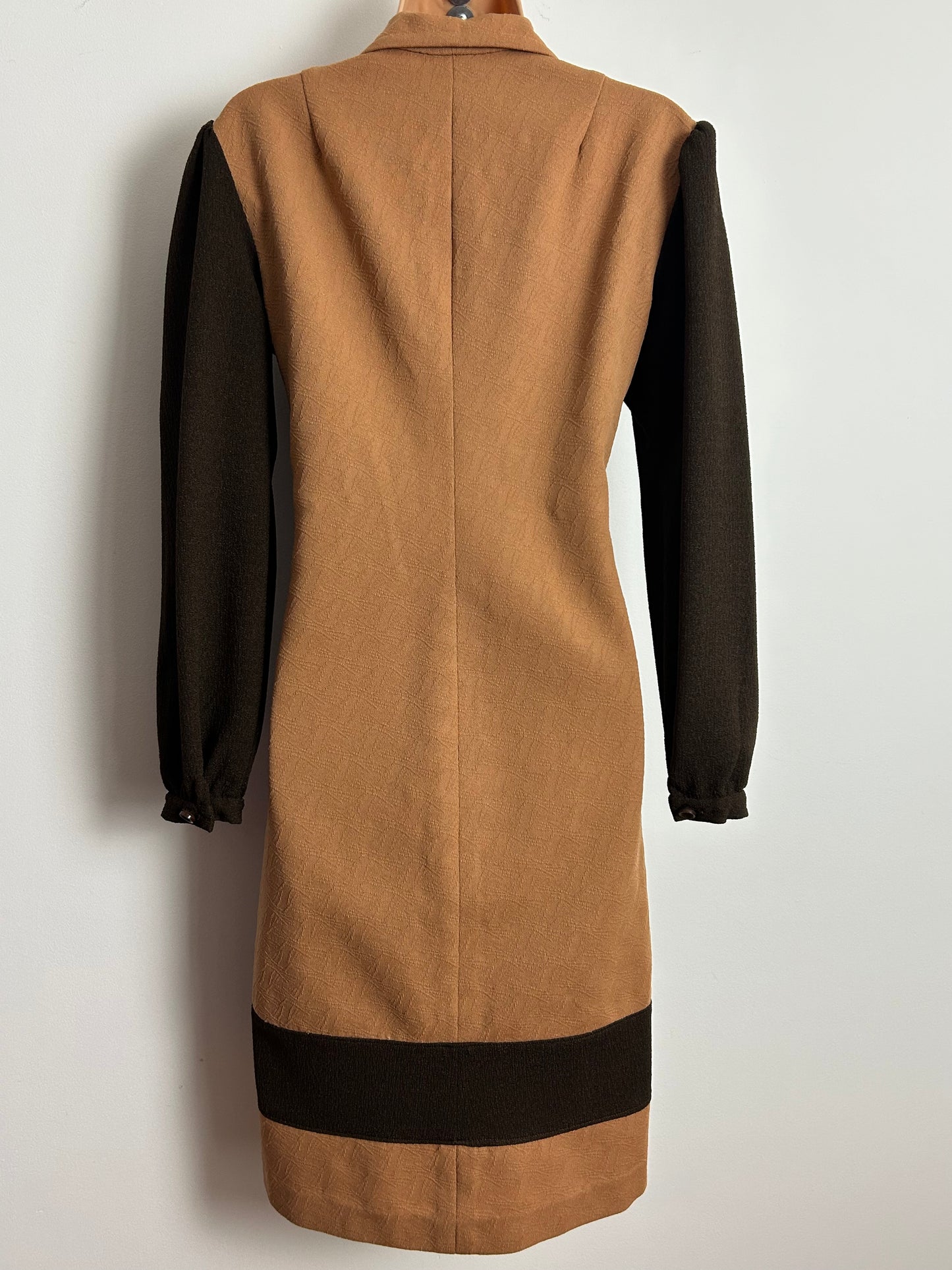 Vintage 1960s Size 12 Camel & Dark Brown Contrast Long Sleeve Crimplene Mod Shift Dress