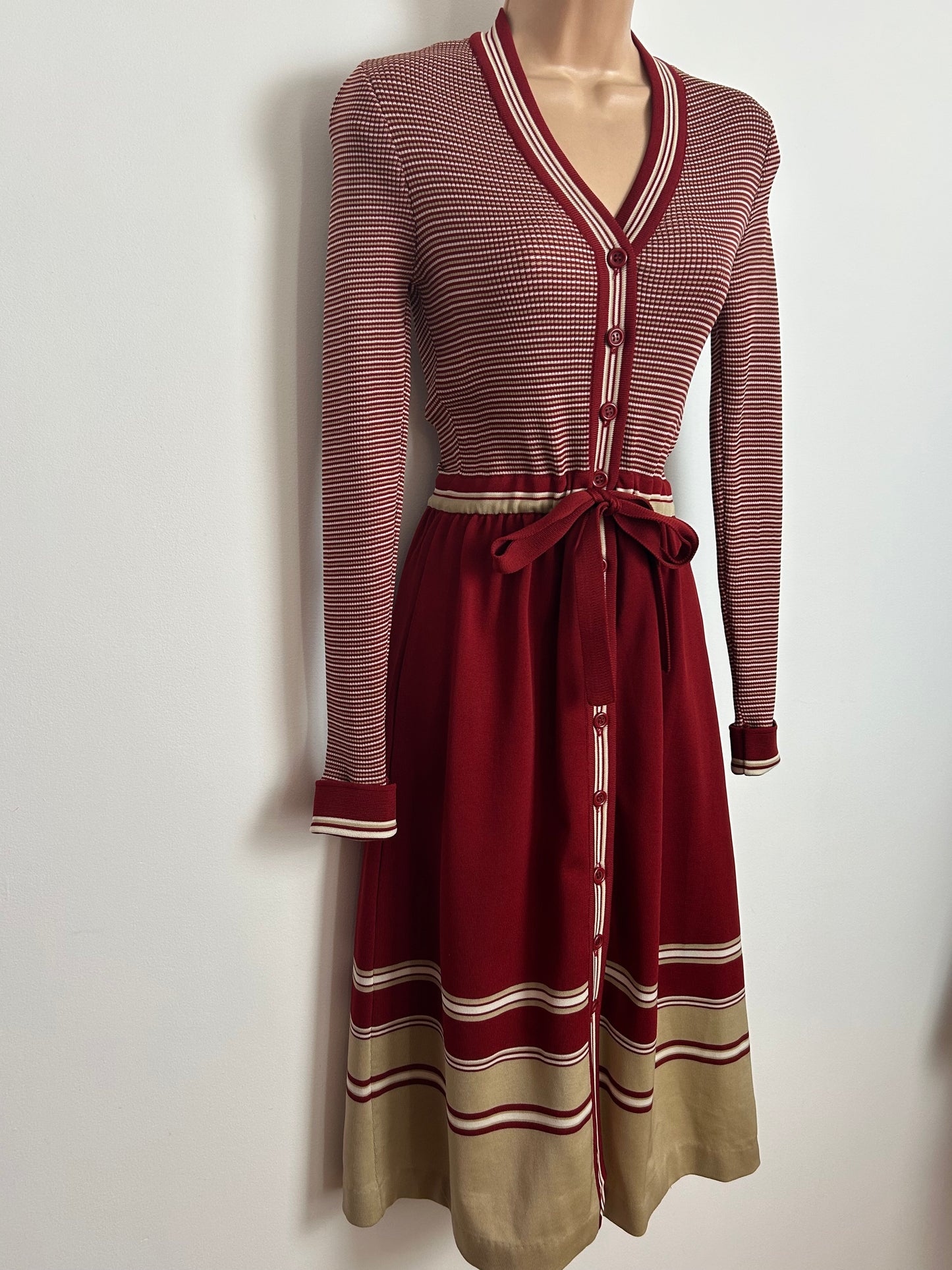 Vintage 1970s Rare GINA ITALIAN SOPHISTICATES Size 8-10 Brick Red & Beige Stripe Print Tie Waisted Dress