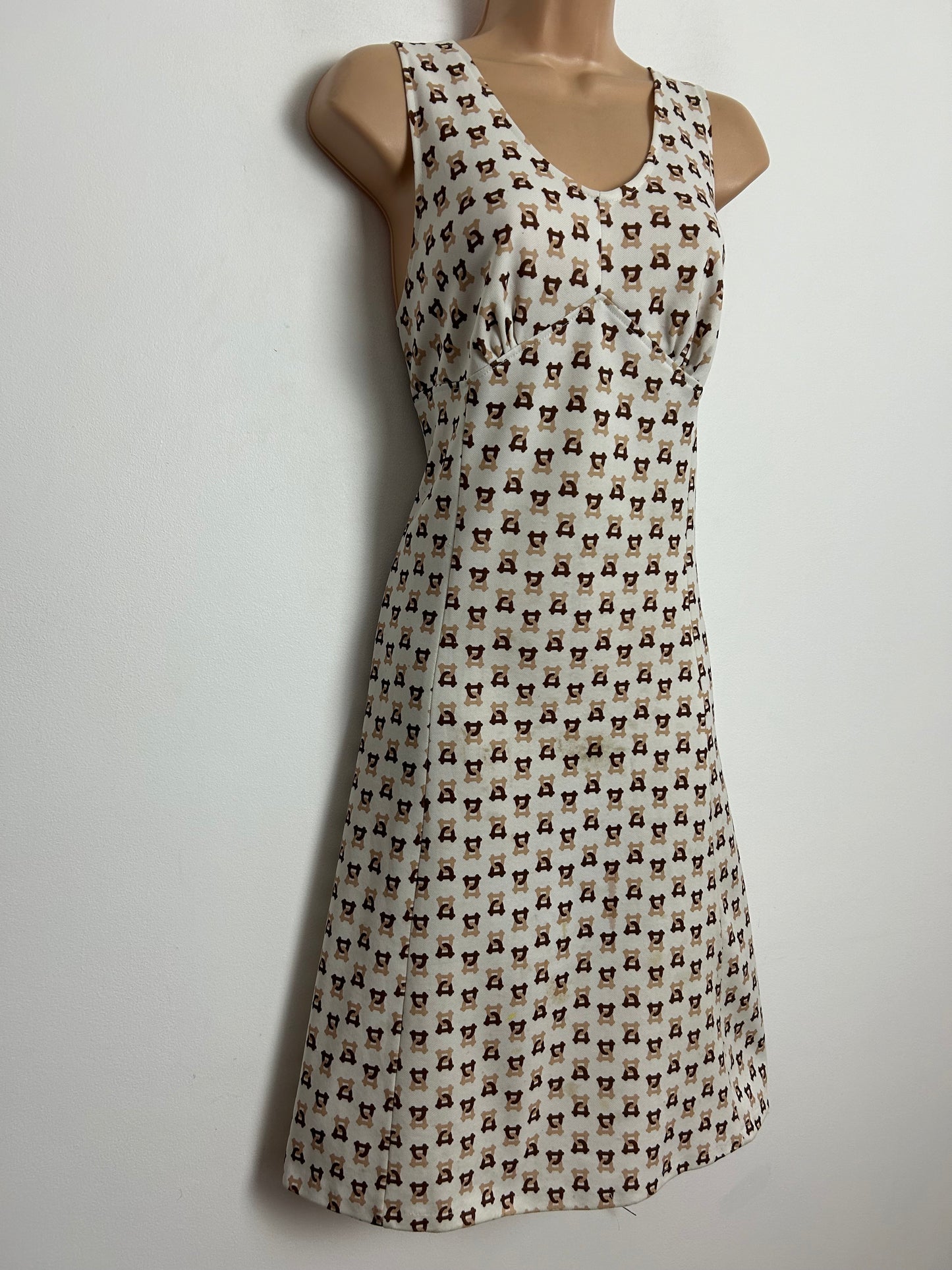 Vintage 1970s White Brown & Sandy Beige Equestrian Stirrup Print Sleeveless Mod Shift Dress