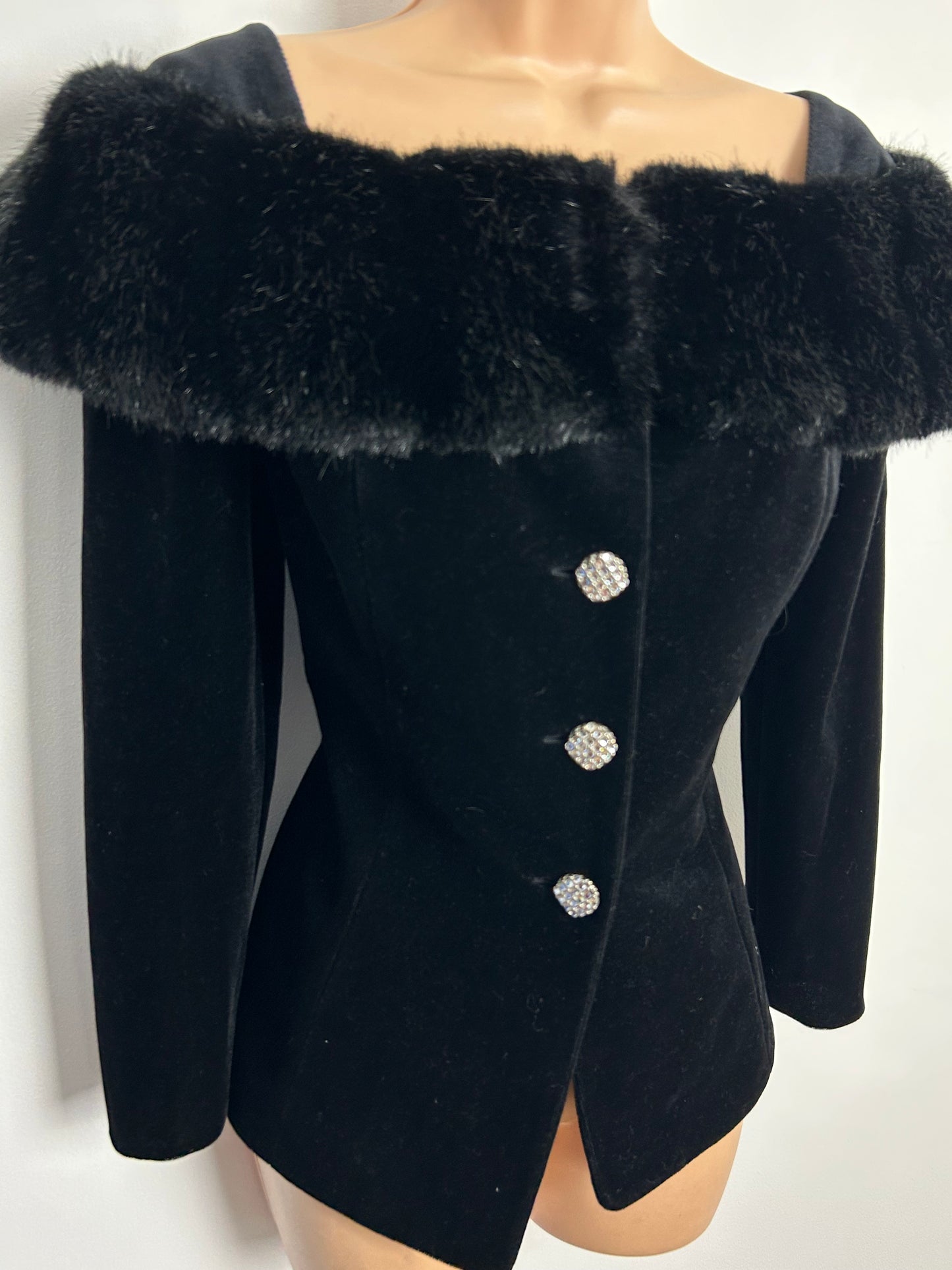 Vintage 1980s VERA MONT FRANCE Size 10 Black Velvet & Faux Fur Jacket