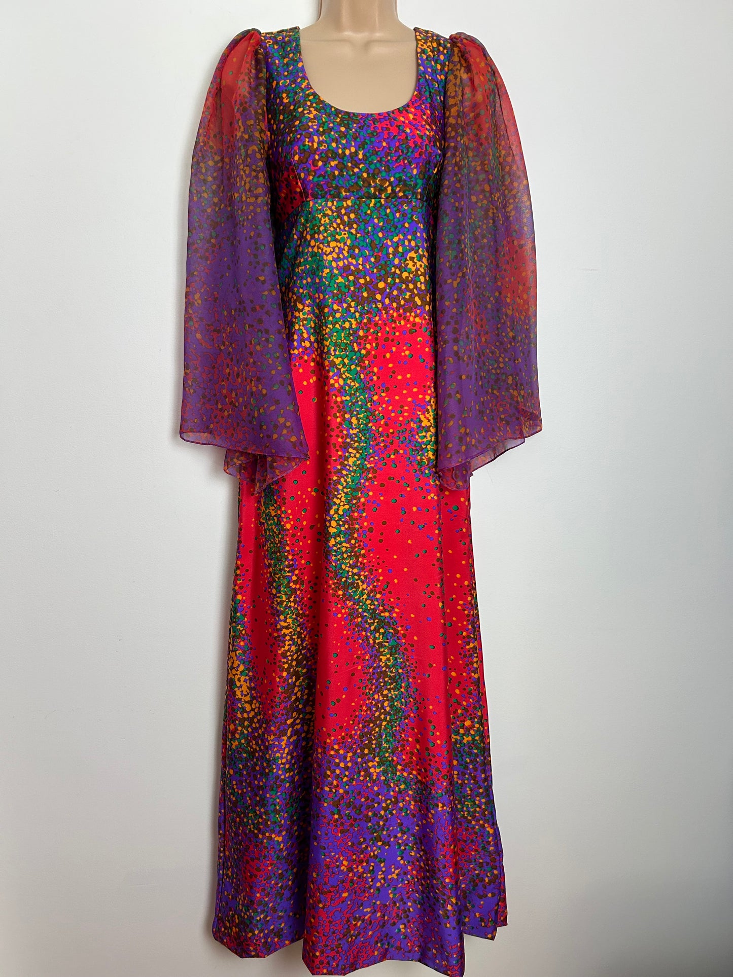 Vintage 1970s VERA MONT PARIS Size 6-8 Red Purple & Green Ditsy Print Long Flared Sleeve Maxi Dress