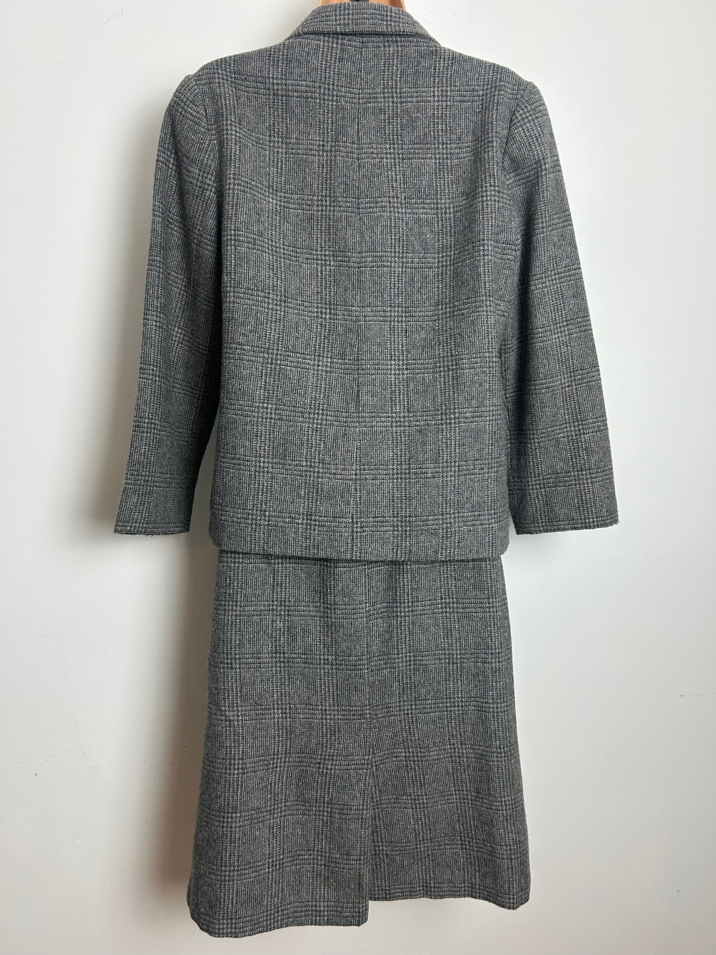 Vintage 1970s POLLY PECK BY SYBIL ZELKER Size 8 Grey Check Wool Mix 2 Piece Skirt Suit