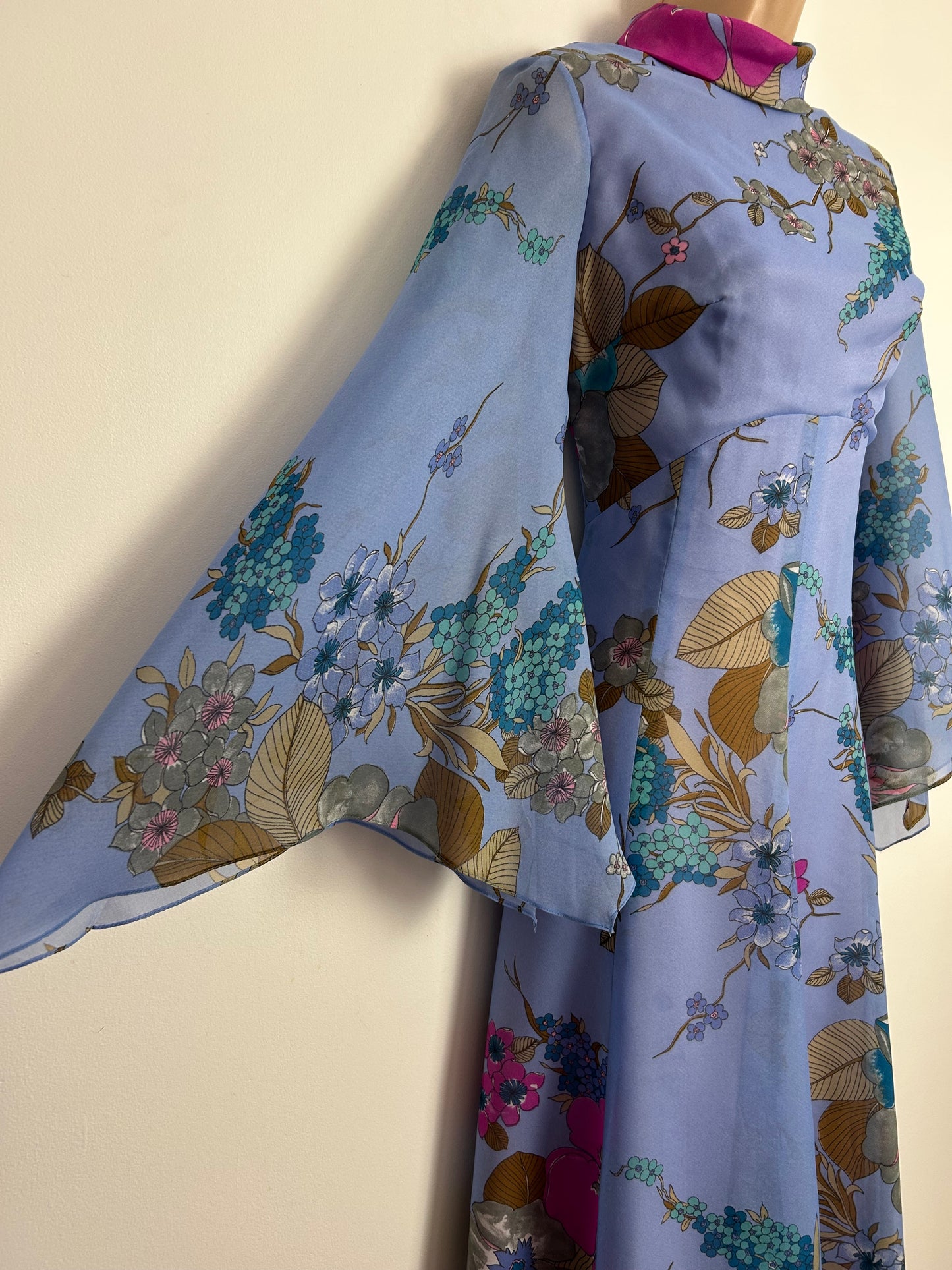 Vintage 1970s SIMPSONS Size 6-8 Blue Pink & Grey Floral Print Long Flared Sleeve Maxi Dress