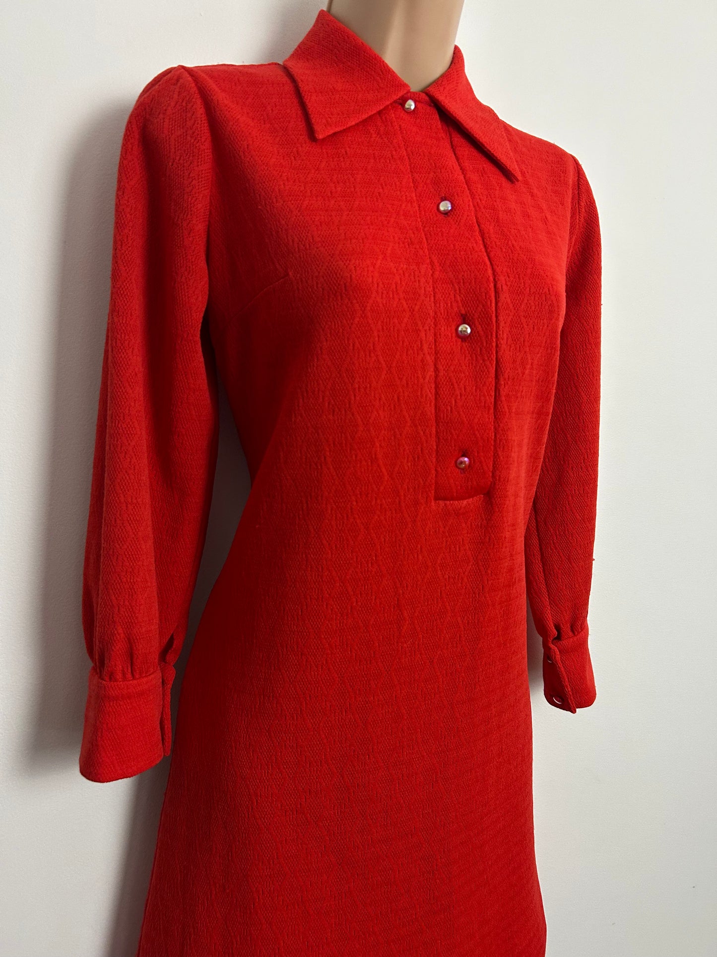 Vintage 1960s Size 8 Red Textured Jersey Long Sleeve Mini Mod Shift Dress