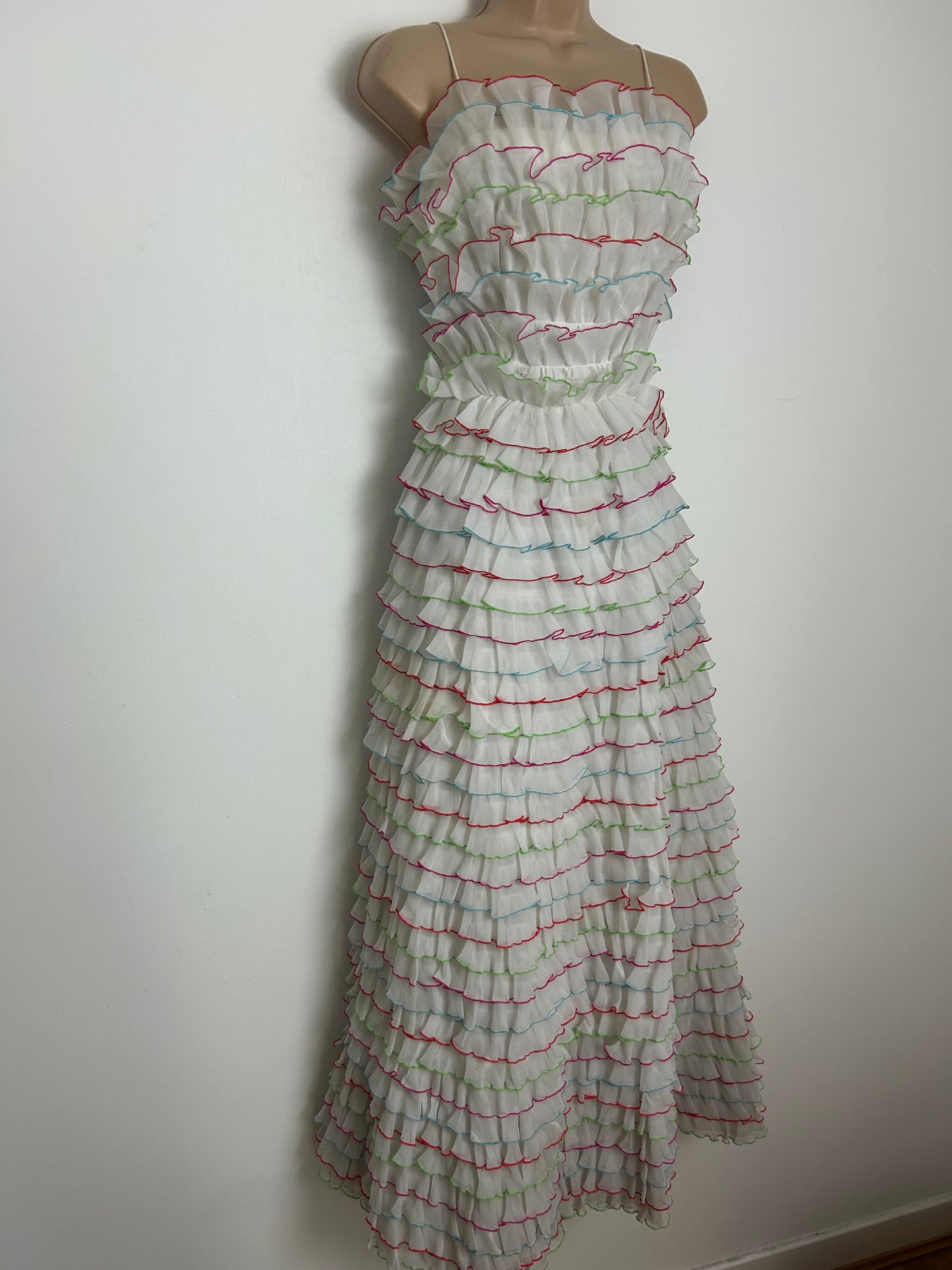 Vintage Late 1970s Early 1980s LURMAN Size 6-8 White Ruffle Layered AMAZING Summer Occasion Maxi Dress