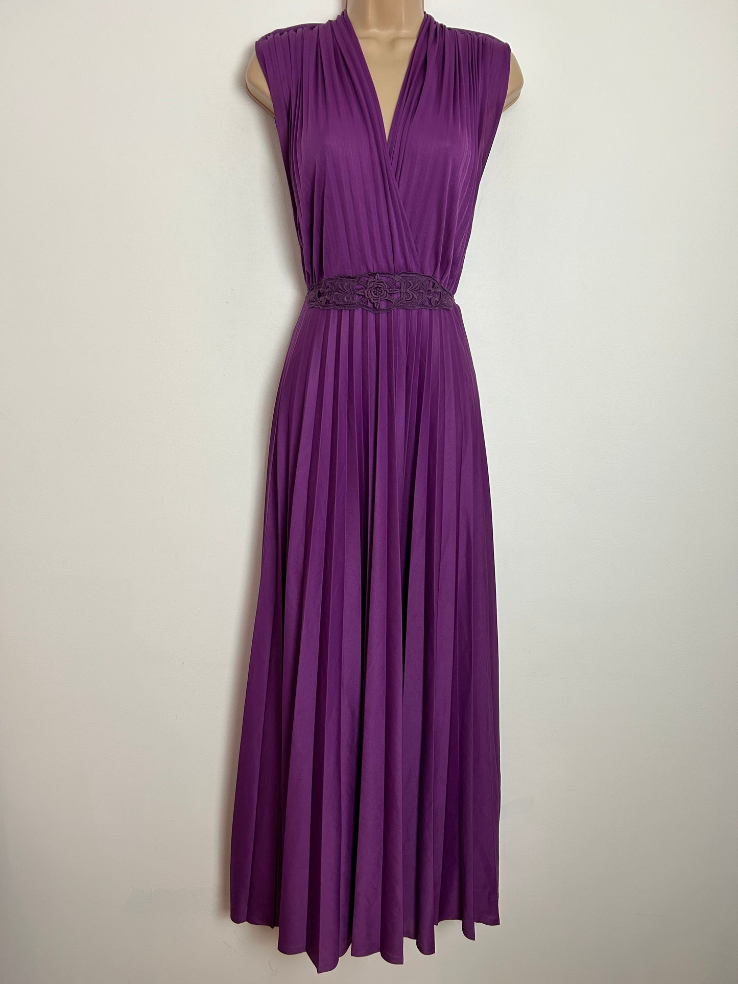 Vintage 1970s UK Size 6-8 Plum Purple Pleated Sleeveless Crochet Detail Tie Back Boho Occasion Maxi Dress (Copy)