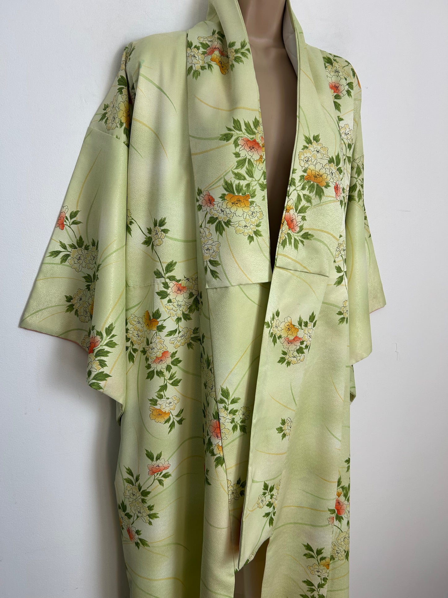 Vintage Traditional Authentic Up To Size 16 Beautiful Pale Green & Orange Floral Print Japanese Kimono