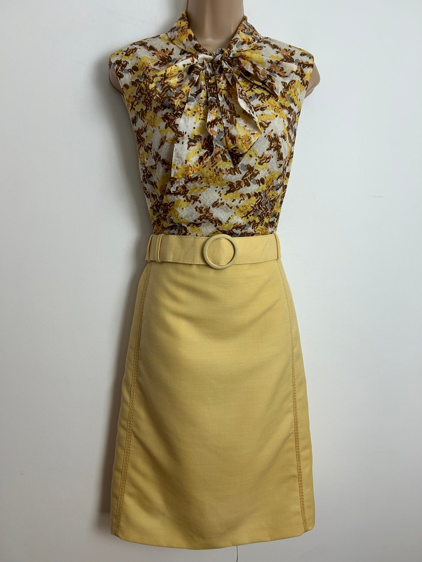 Vintage 1960s HUCKE Size 12 Mustard Brown White & Grey Abstract Print Pure New Wool Pussy Bow Belted Mod Dress