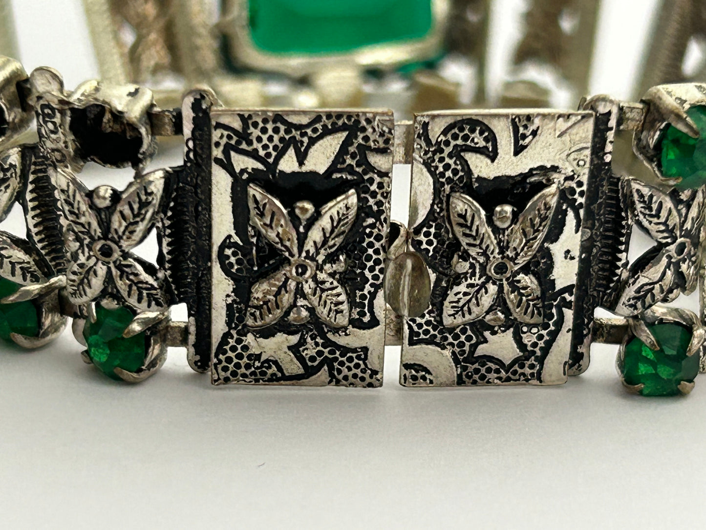 Vintage 1960s Silver Tone Flower Detail Green Glass Stone Panelled Link Bracelet