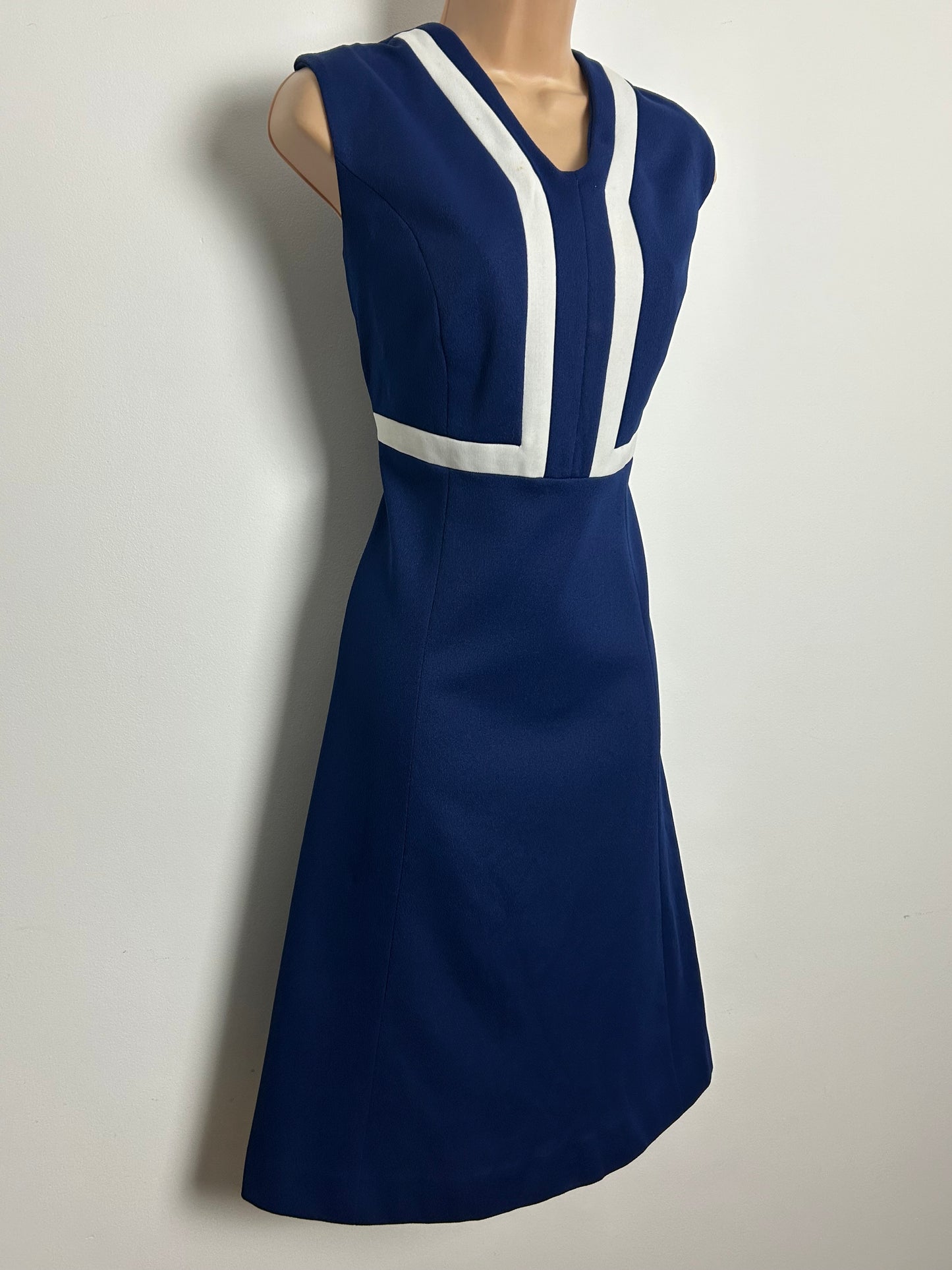 Vintage 1960s Size 12 Navy Blue & White Sleeveless Mod Shift Dress