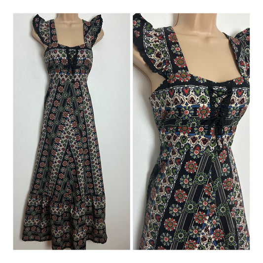 Vintage 1970s DOROTHY PERKINS Size 4-6 Black Green Blue & Red Floral Print Cotton Prairie Boho Summer Maxi Dress