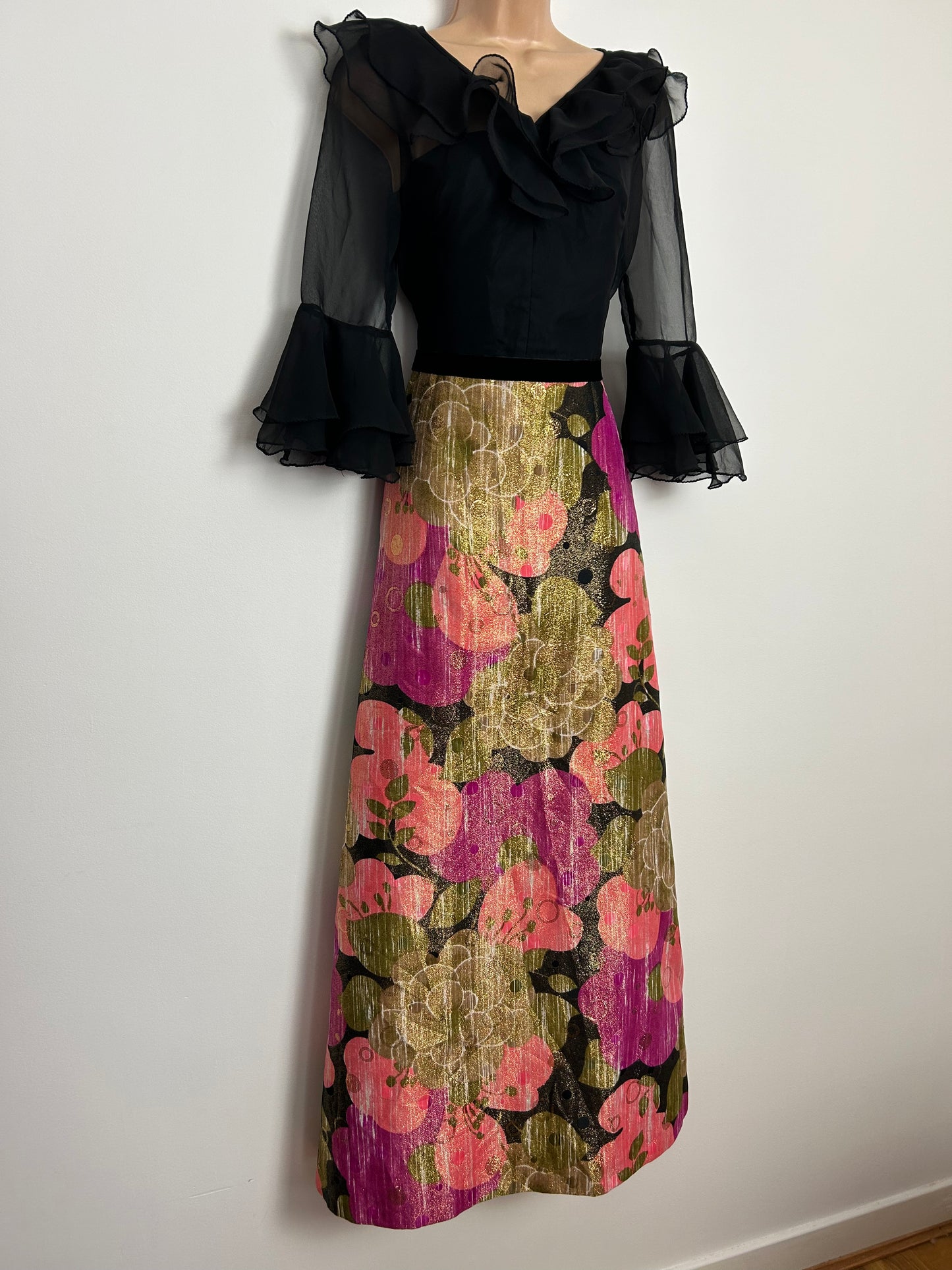 Vintage 1970s Beautiful UK Size 8 Black Pink & Gold Floral Print Lurex Ruffle Trim Flared Cuff Occasion Evening Maxi Dress