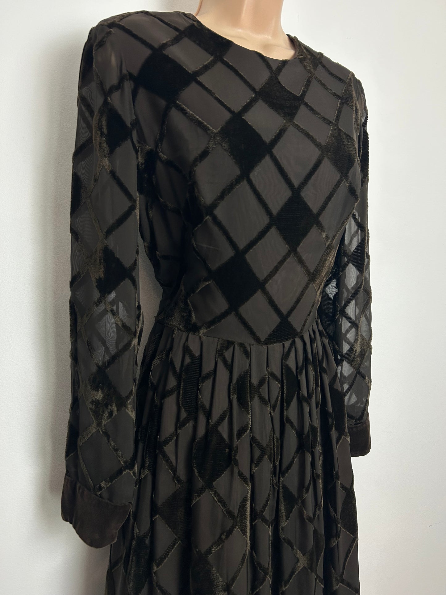 Vintage 1960s JEAN ALLEN Size 8-10 Brown Chiffon & Velvet Diamond Check Pattern Long Sleeve Dress