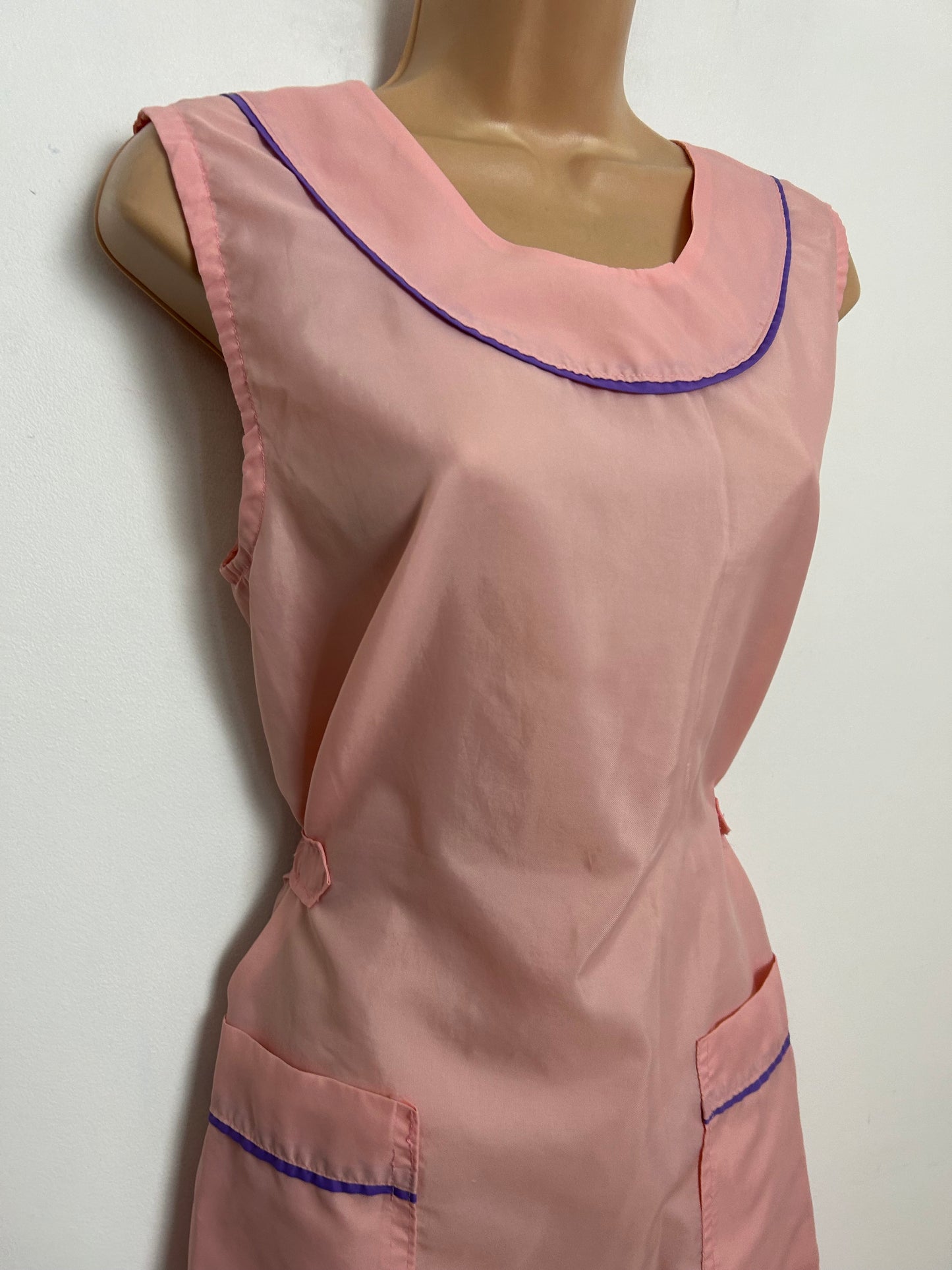 Vintage 1960s Up To Size 12 Pink Pocket Detail Housewife Tie Back House Coat Style Apron
