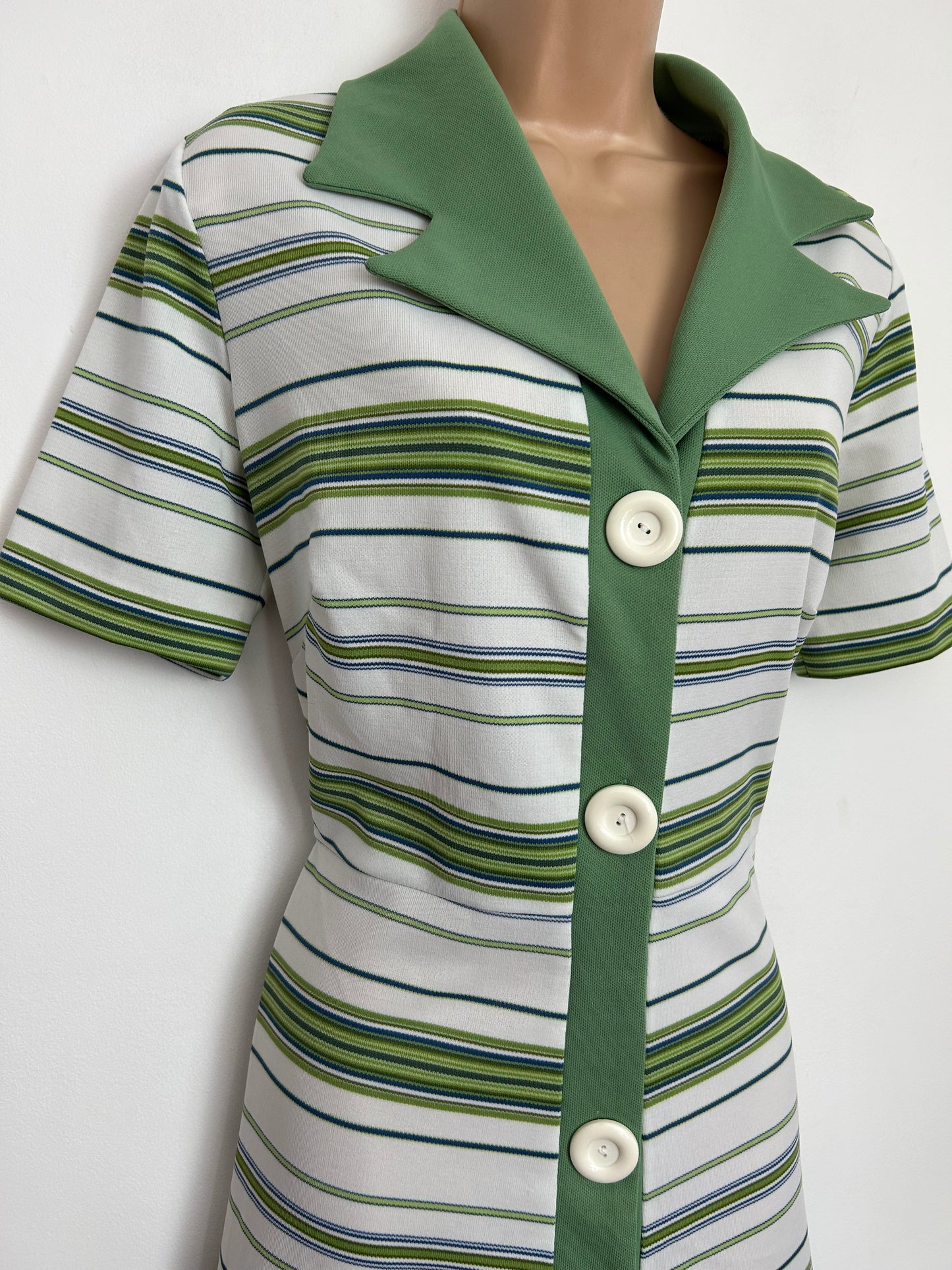 Vintage 1970s UK Size 12 White & Green Stripe Wide Collared Mod Shift Dress