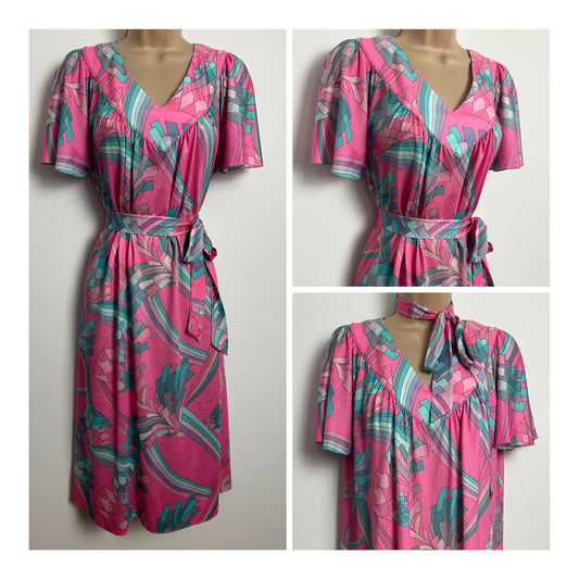 Vintage Late 1970s Made In Italy Size 12-14 Pink Mint & Lilac Abstract Geo Print Belted Dress
