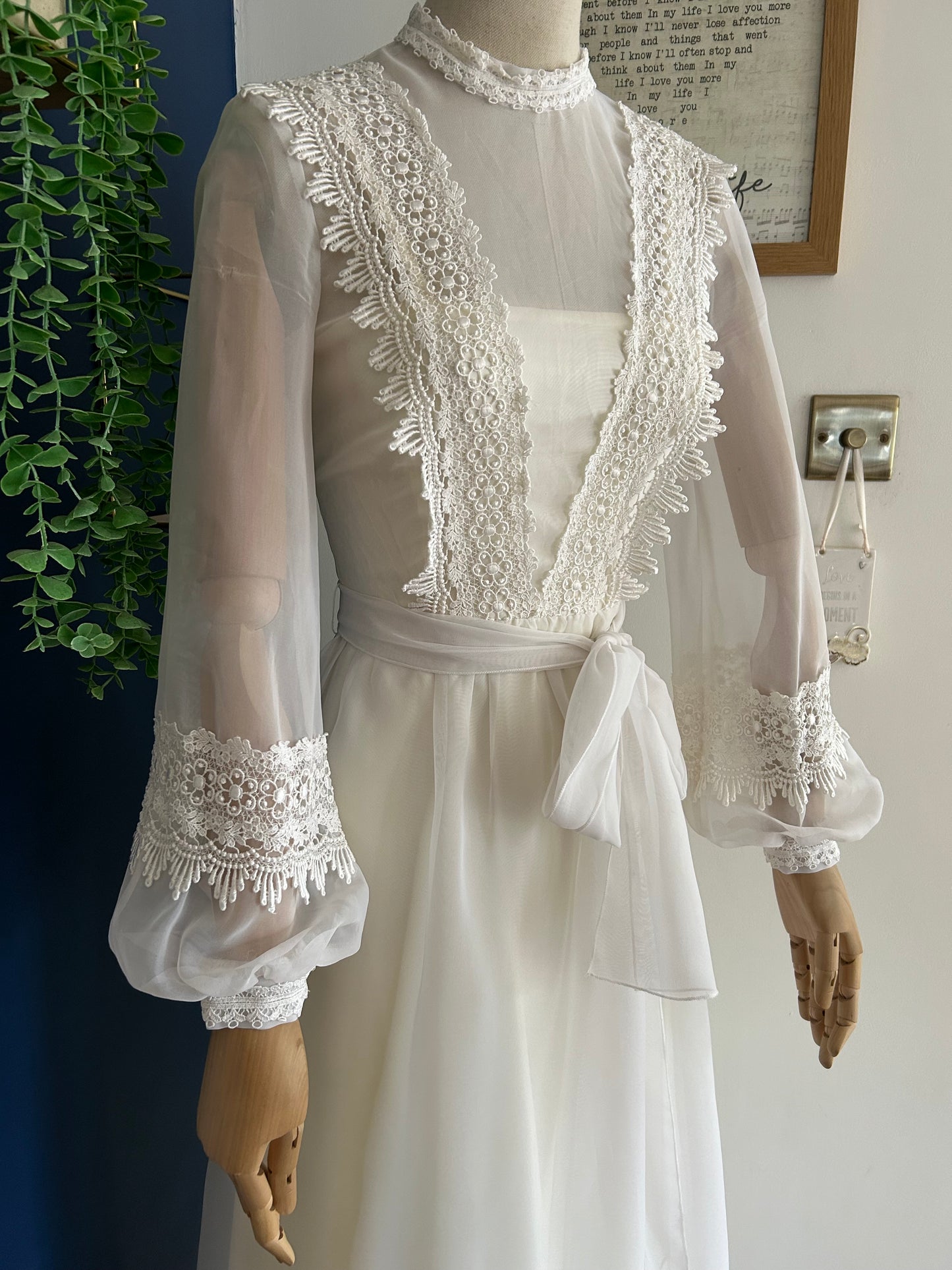 Vintage 1970s VERA MONT UK Size 8 Beautiful White Lace Trim Belted Prairie Wedding Dress