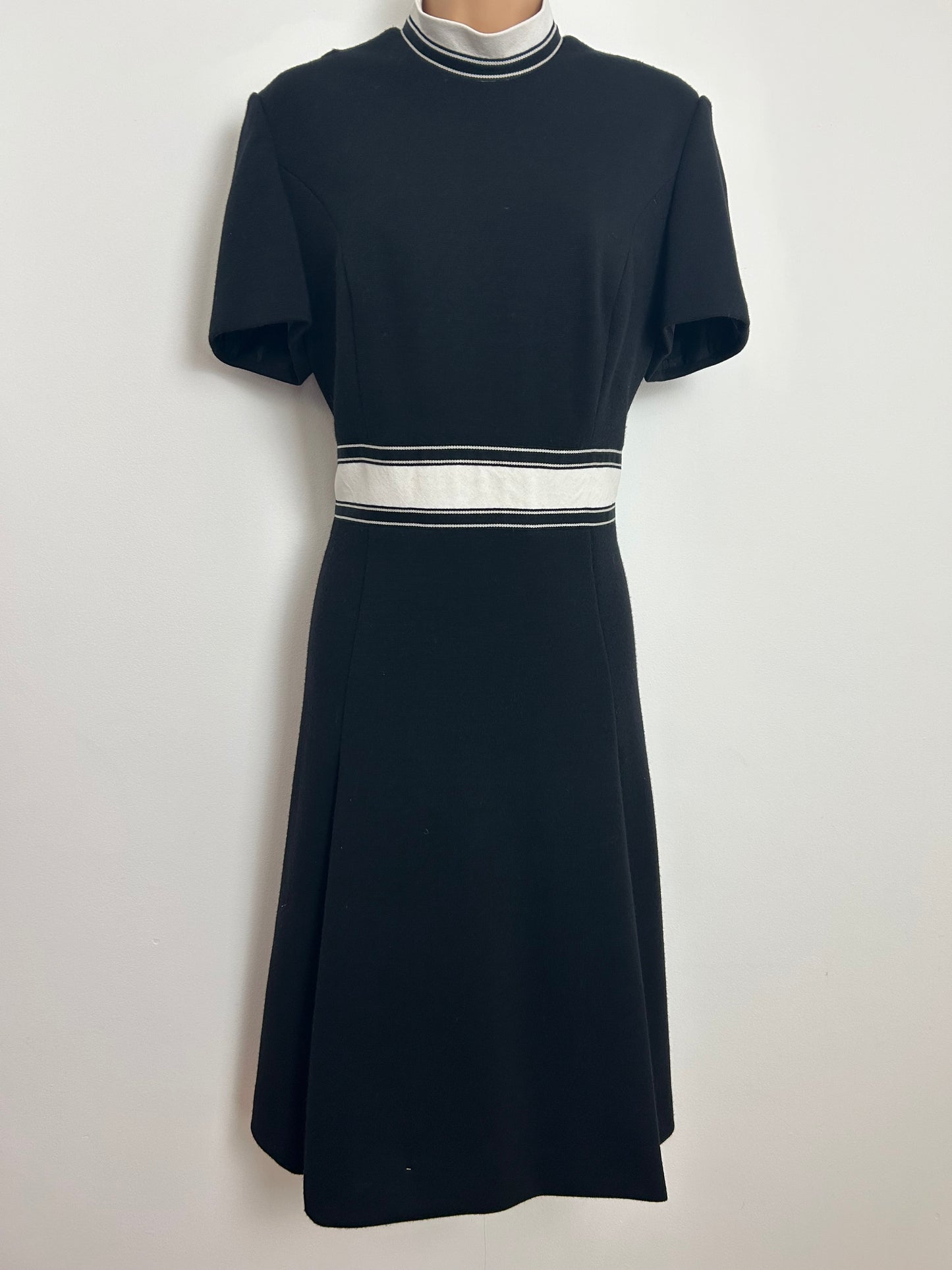 Vintage 1960s ULI RICHTER Size 12 Black & White Pure New Wool Mod Dress