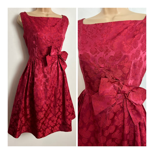 Vintage 1950s CAROLYN UK Size 10 Dark Red Floral Satin Jacquard Bow Detail Pleated Prom Party Rockabilly Dress