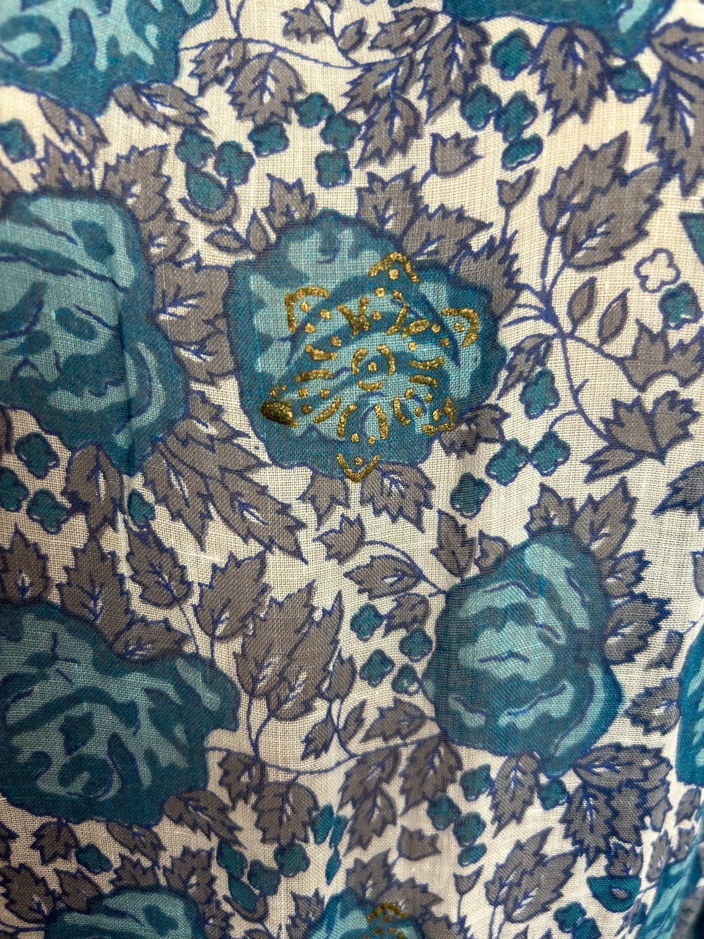 Vintage 1970s Size Medium (UK 12) Blue Teal & White Floral Print Gold Stamped Indian Cotton Gauze Pleated Smock Dress