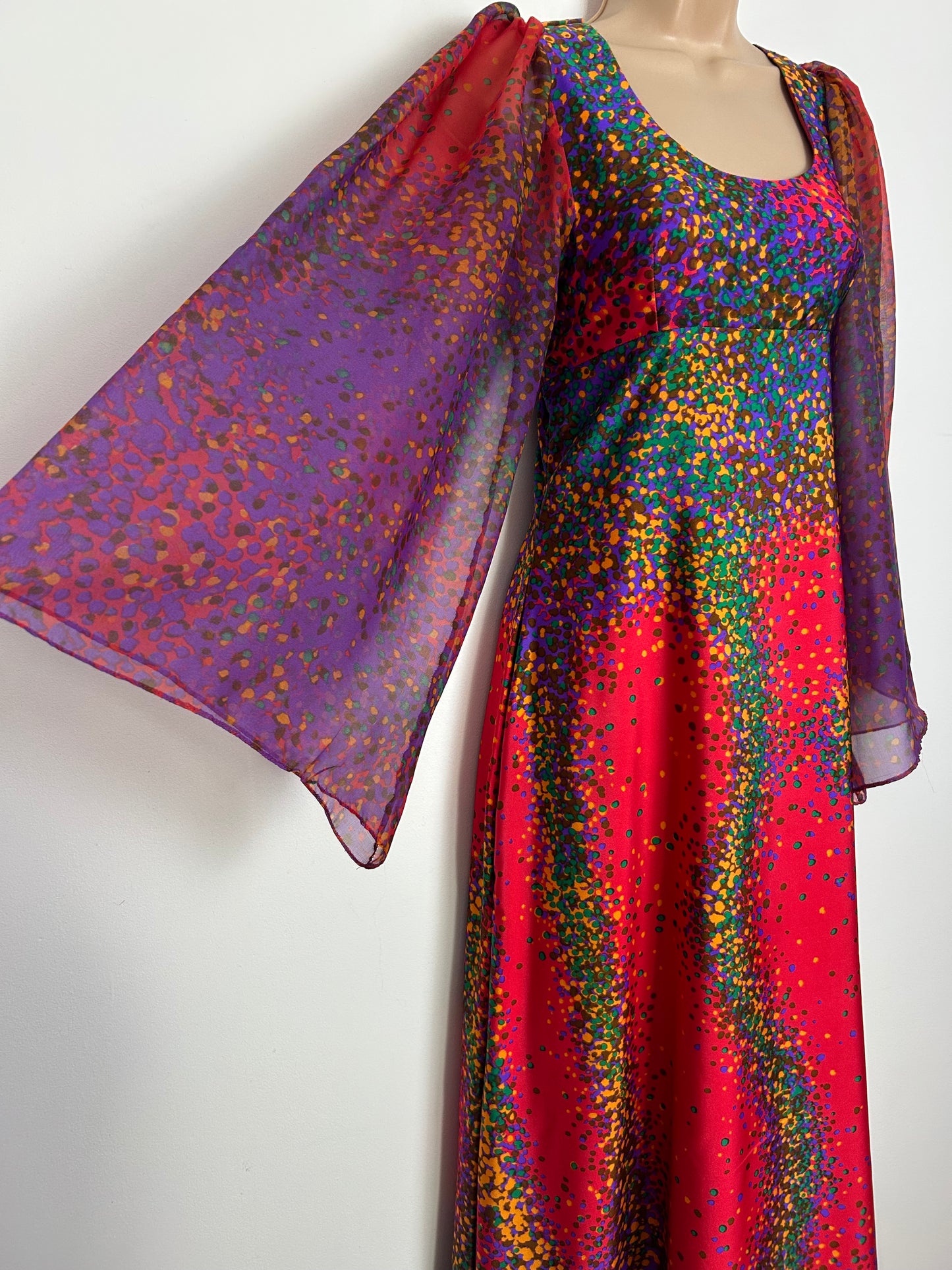 Vintage 1970s VERA MONT PARIS Size 6-8 Red Purple & Green Ditsy Print Long Flared Sleeve Maxi Dress