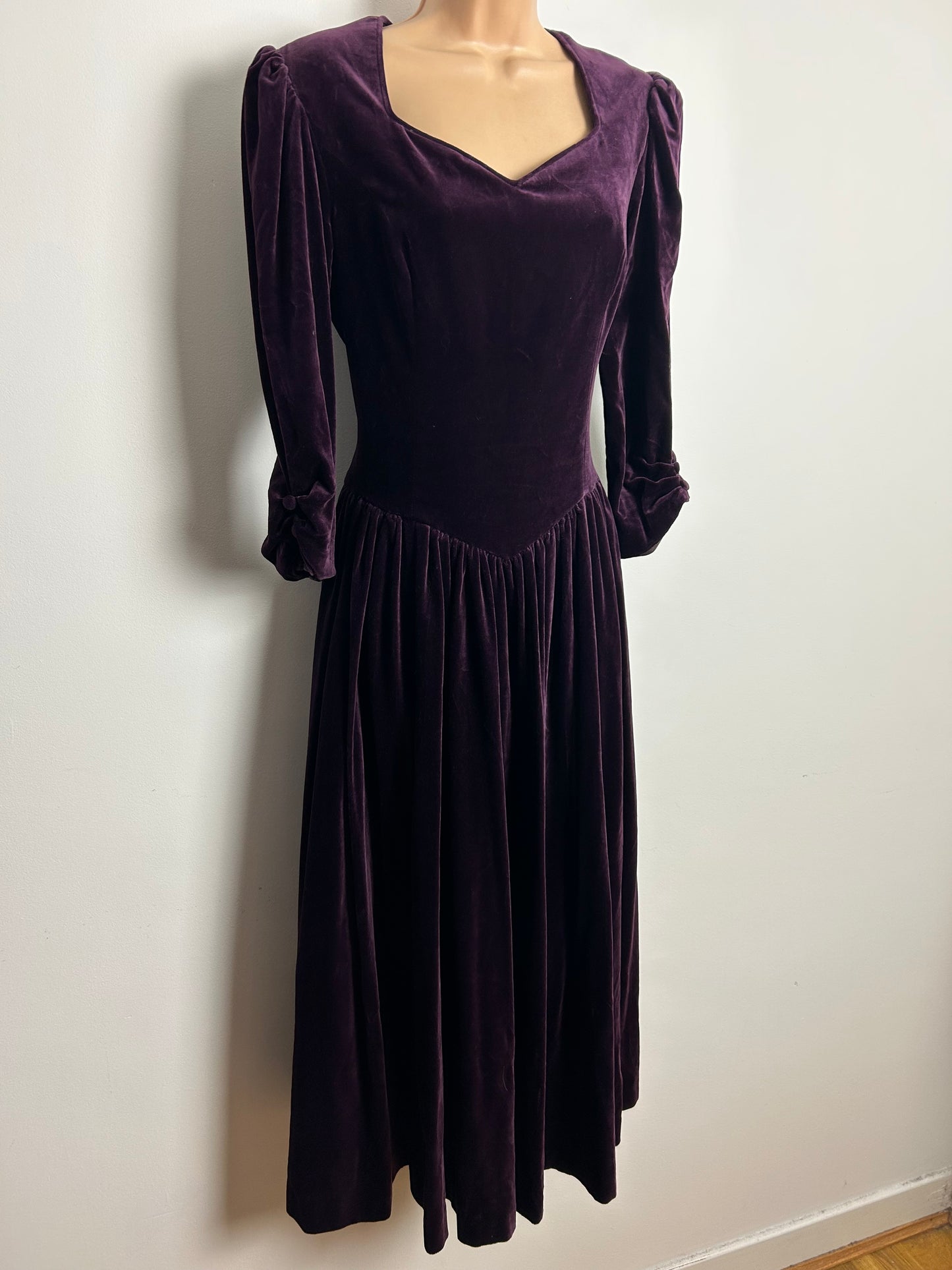 Vintage 1980s LAURA ASHLEY Made In Hungary Size 10 (14 On Label) Plum Purple Velvet Midi Dress