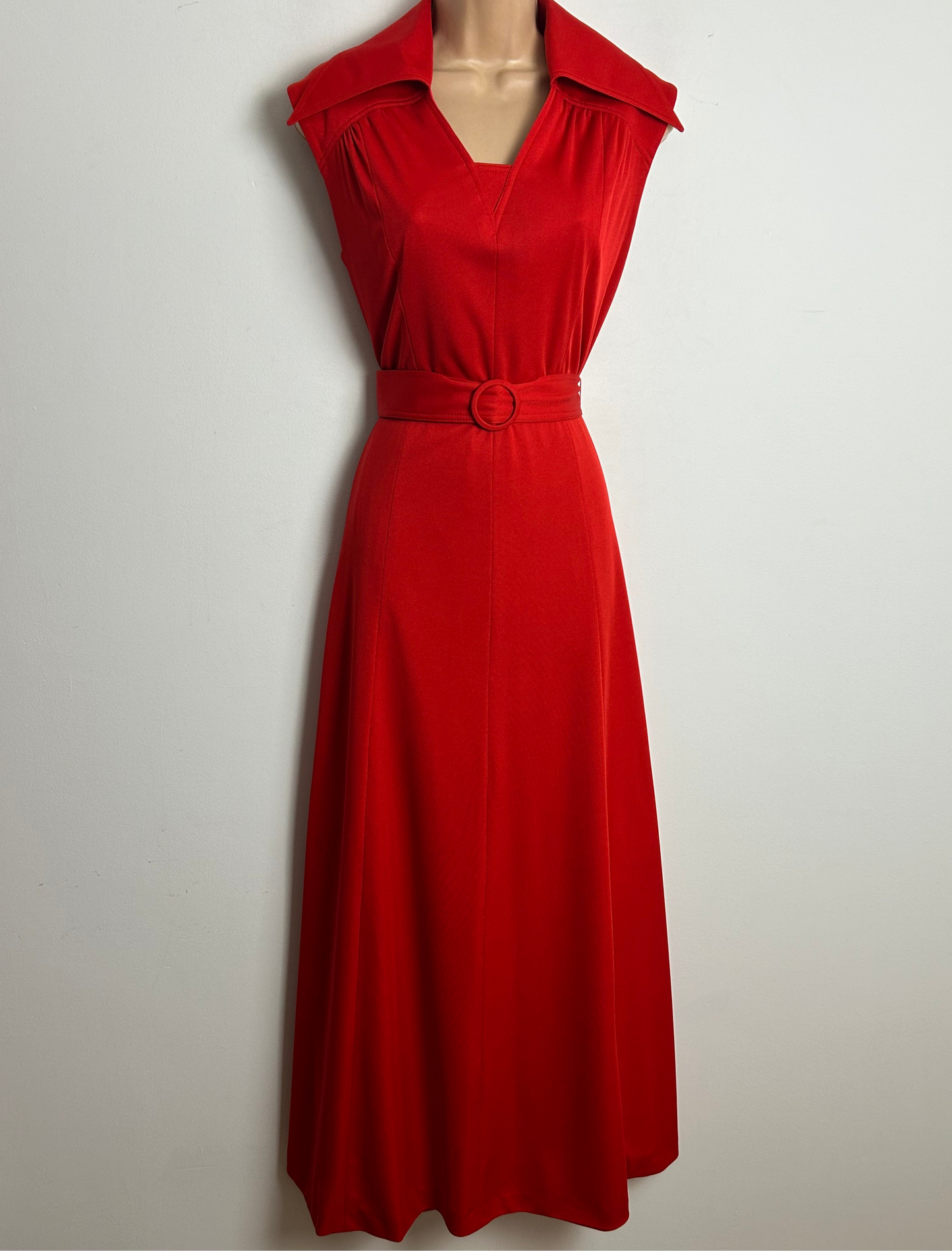 Vintage 1970s Size 12-14 Red Crimplene Sleeveless Dagger Collar Belted Maxi Dress