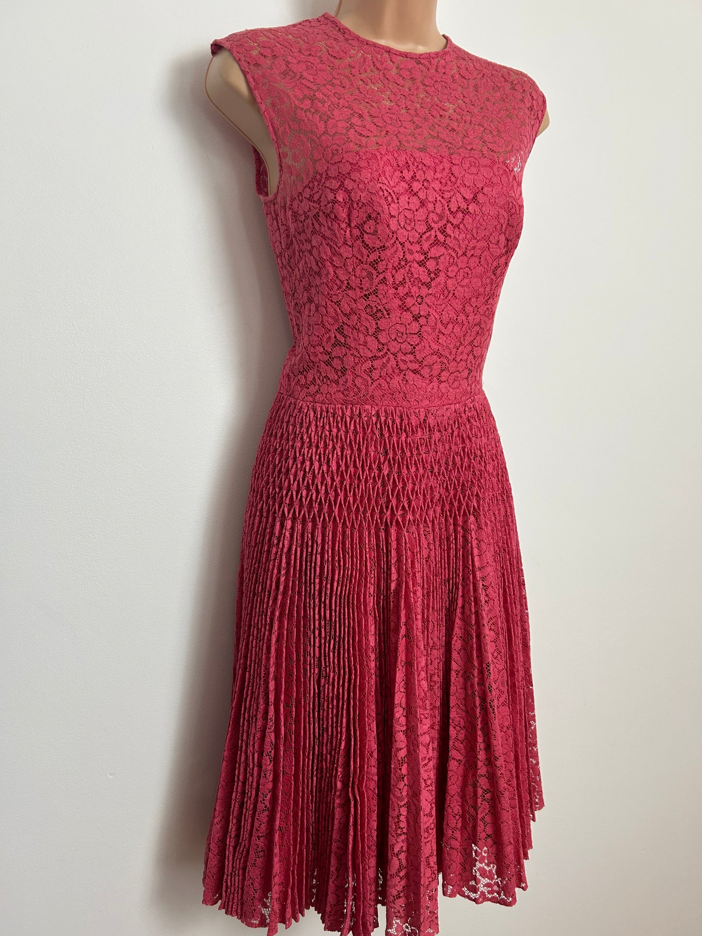 Vintage Early 1970s Size 6 Pink Lace Pintuck Detail Pleated Party Cocktail Dress