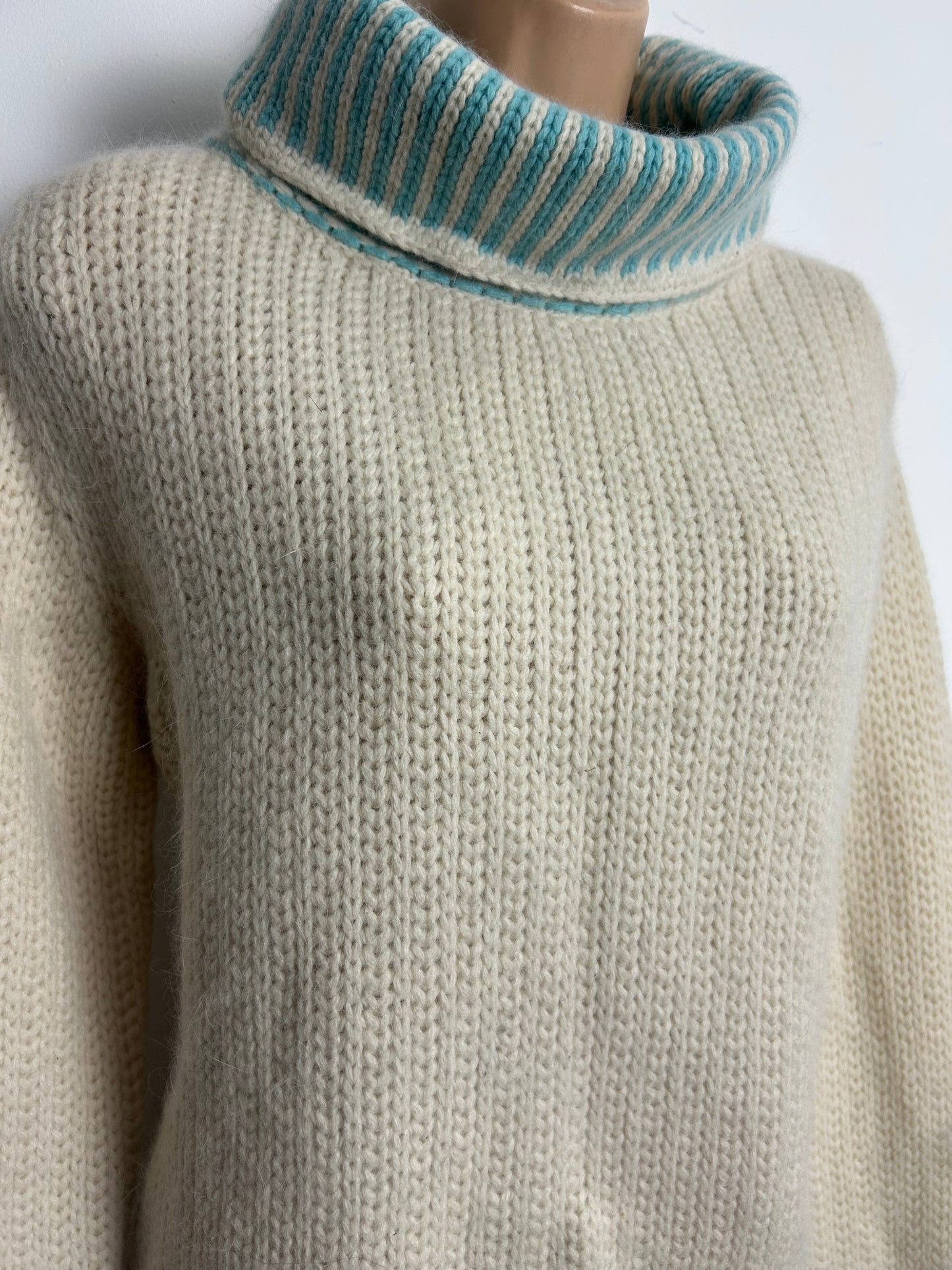 Vintage 1980s Size 12-14 Cream & Blue Chunky Knit Funnel Neck Long Sleeve Wool Jumper