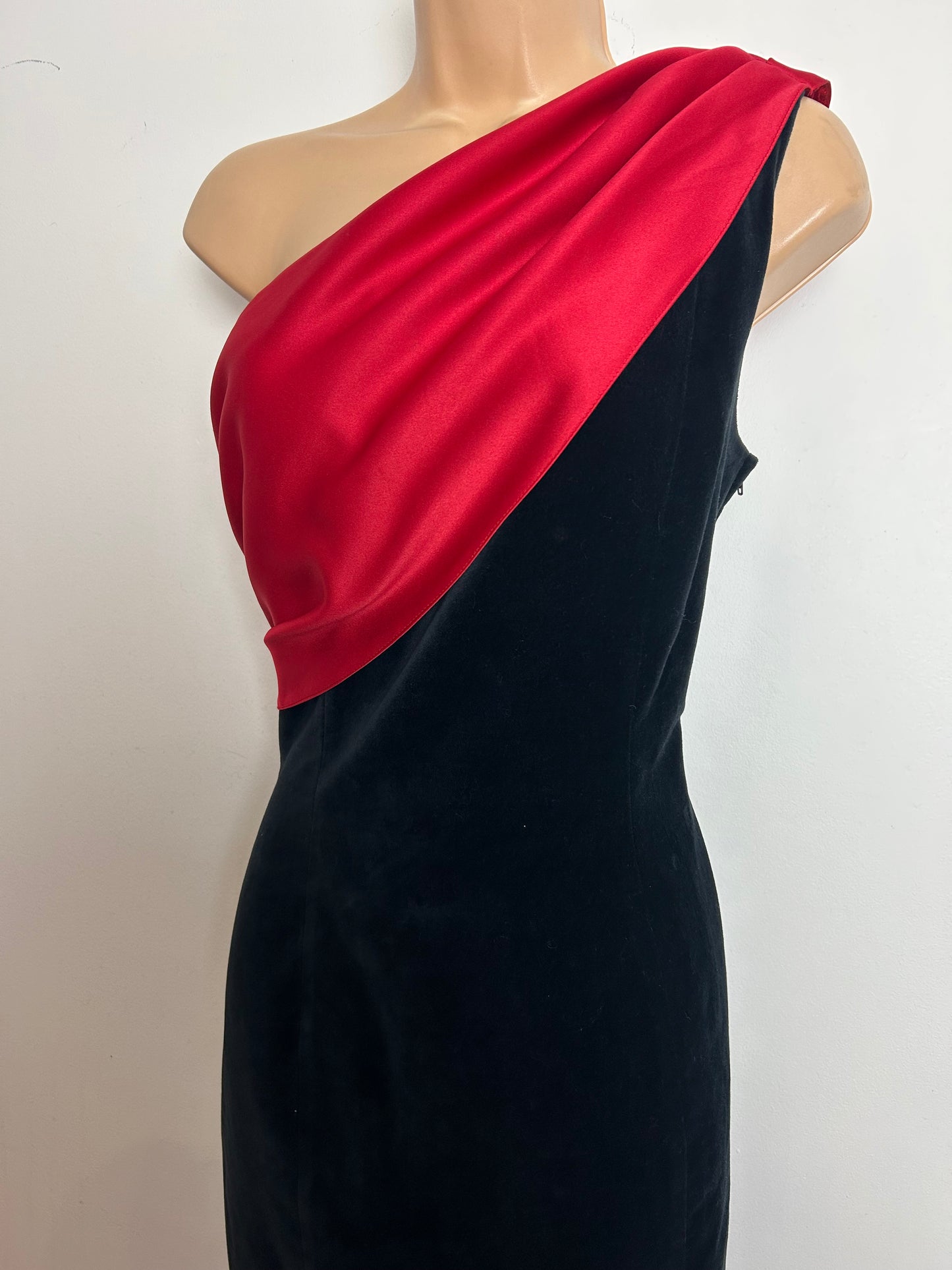 Vintage 1980s OPERA BY RICHARDS Size 10-12 Black Velvet & Red Satin One Shoulder Fitted Cocktail Party Dress