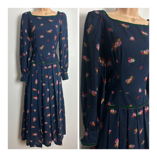 Vintage 1970s LANGE Size 8 Navy Blue Floral Print Velvet Trim Cotton Pleated Midaxi Dress