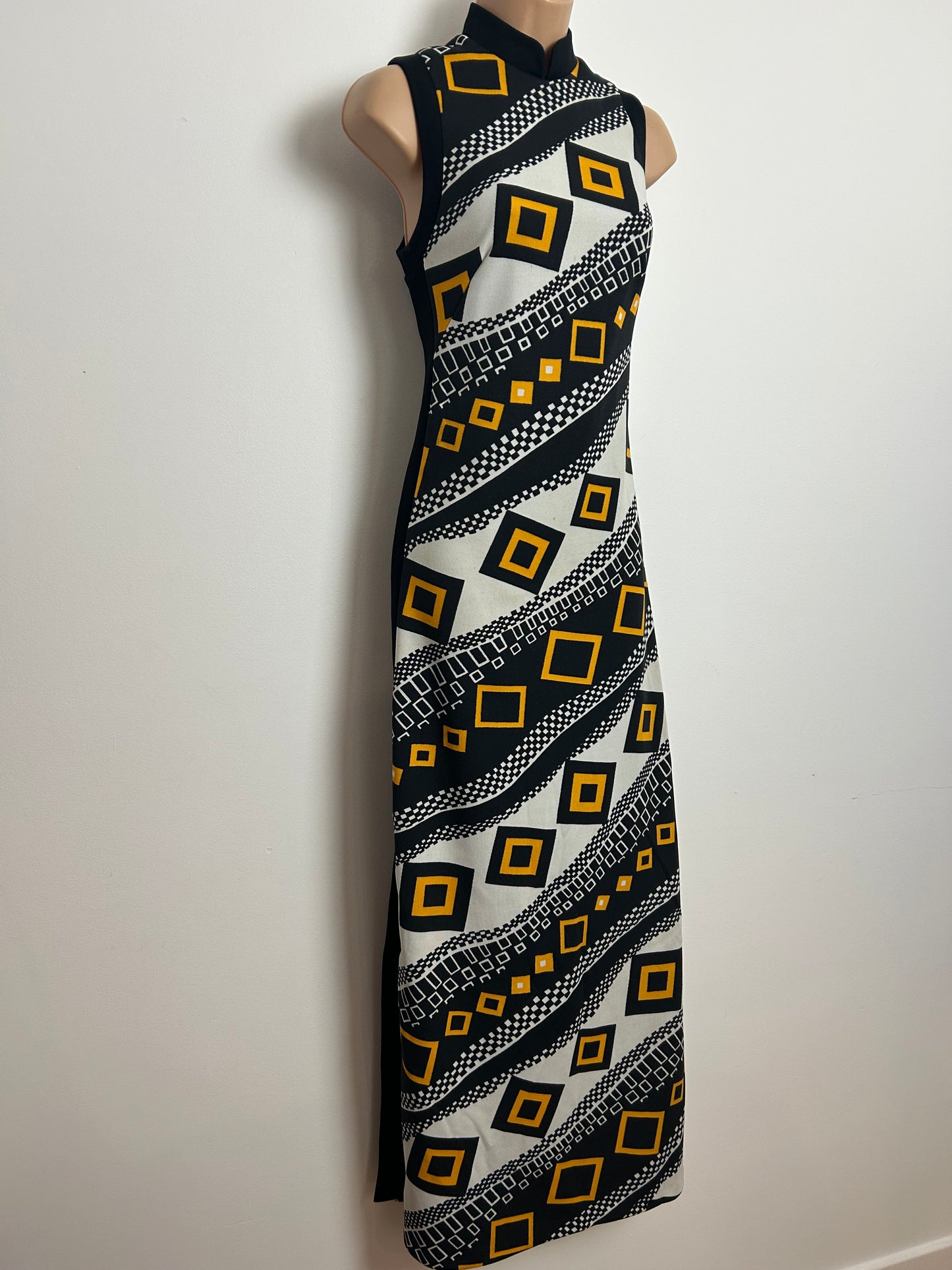 Vintage Early 1970s AMAZING Size 6-8 White Black & Yellow Geometric Print Column Maxi Dress
