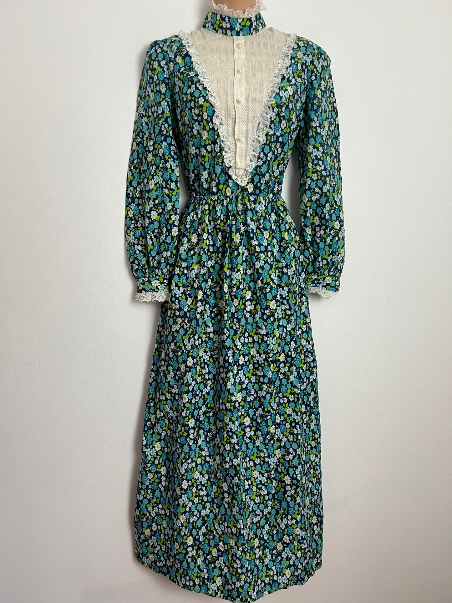 Vintage 1970s UK Size 6 Blue Green & White Lace Bodice Long Sleeve Cotton Prairie Maxi Dress