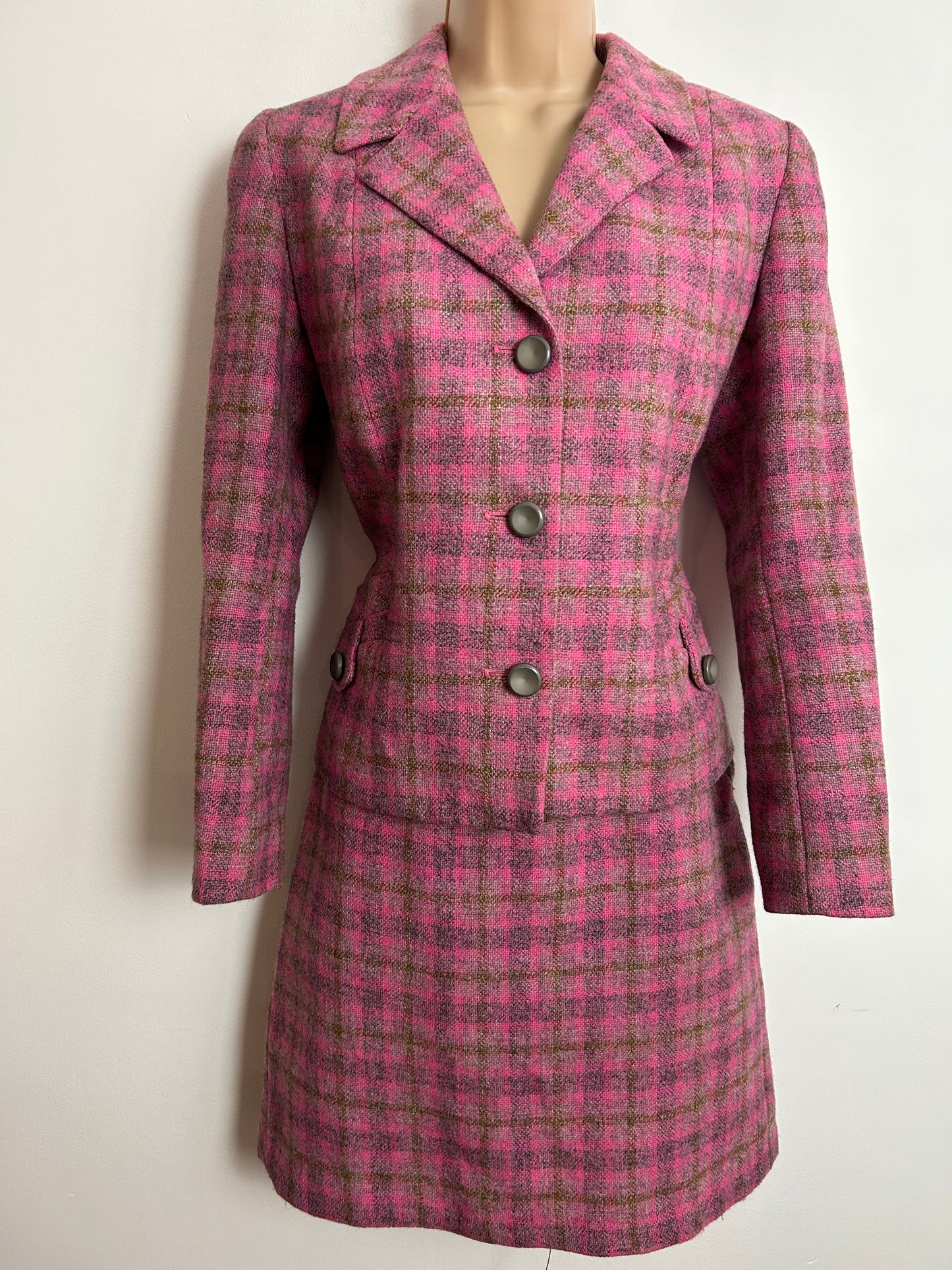 Vintage 1960s MOFFAT AND KILMAHOG Size 6 100% Pure New Wool Handlooom Weavers Authentic Tweed Skirt Suit