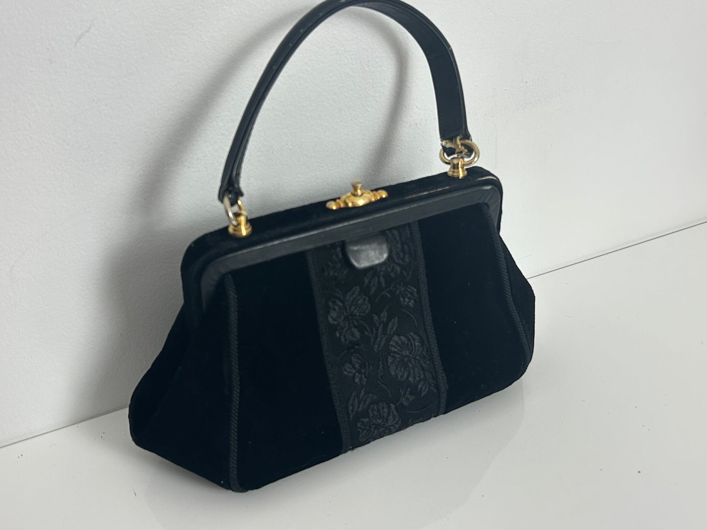 Vintage 1950s Beautiful Black Velvet & Floral Embroidered Bow Bottom Cocktail Evening Bag