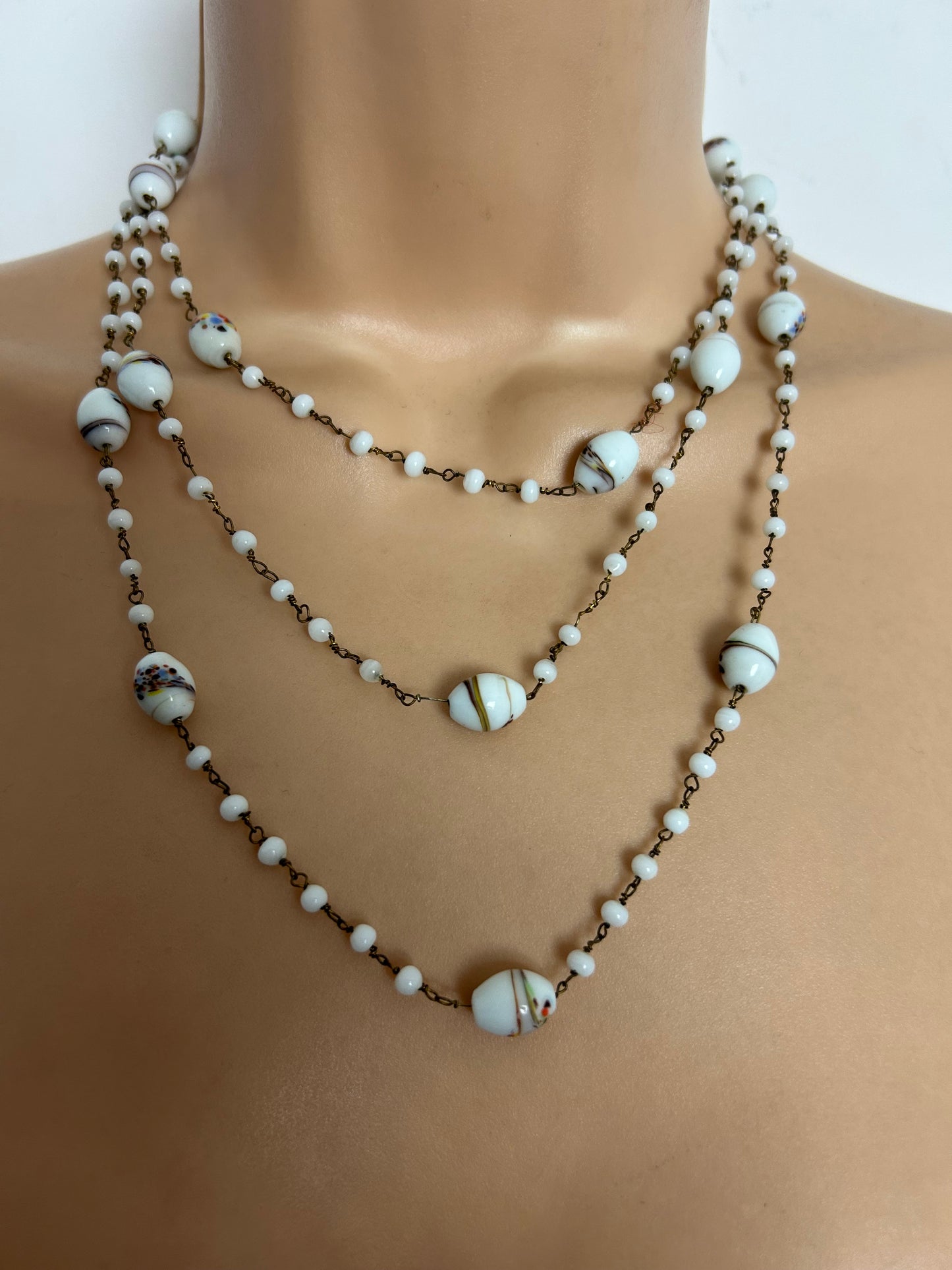 Vintage 1930s Art Deco White Milk Glass Beaded Long Flapper Sautoir Necklace - 68cm