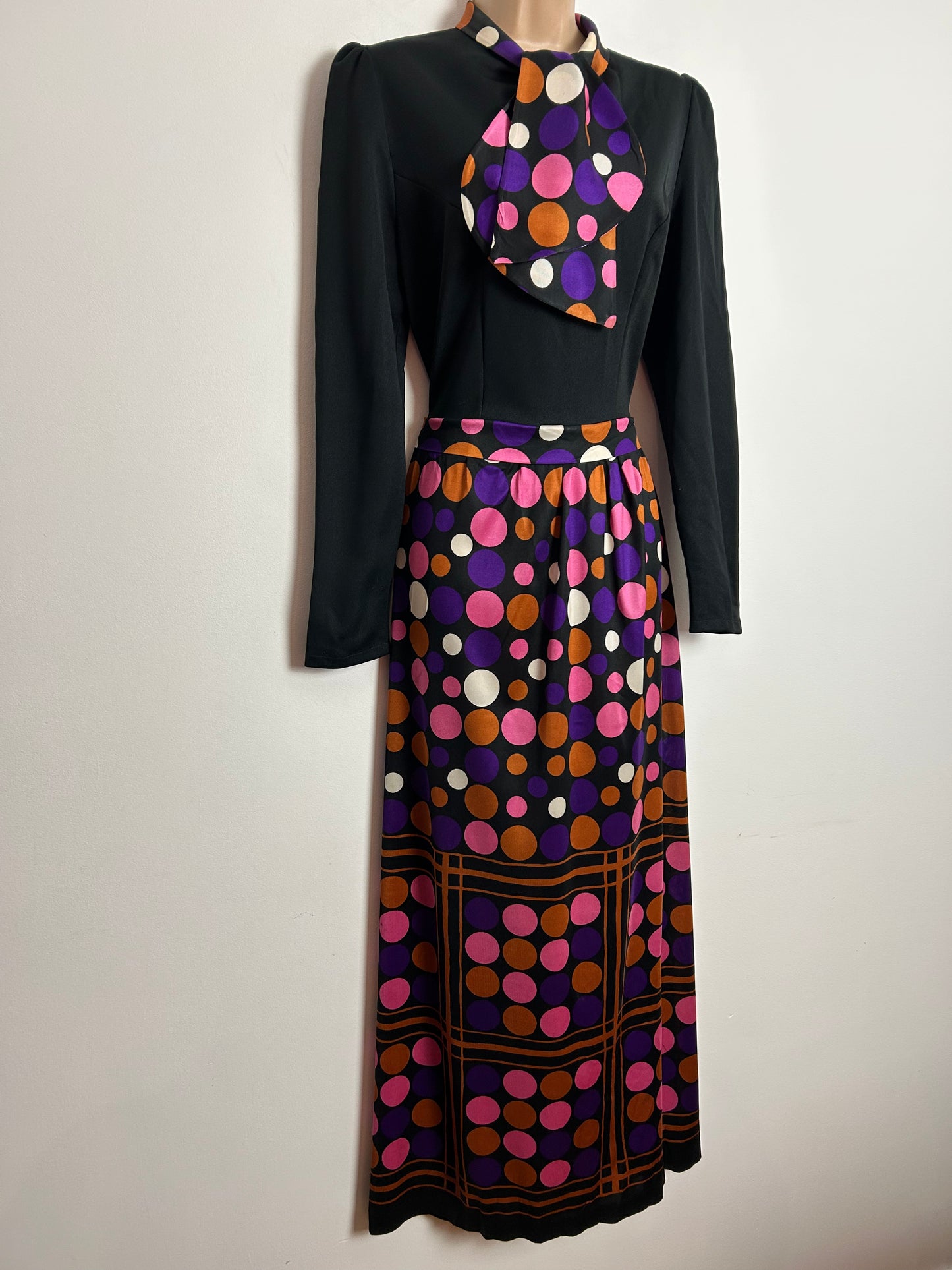 Vintage 1970s THE SWITCH BY MARTIN EMPREX UK Size 10-12 Black Pink Purple & Rust Spot Print Tie Neck Maxi Dress