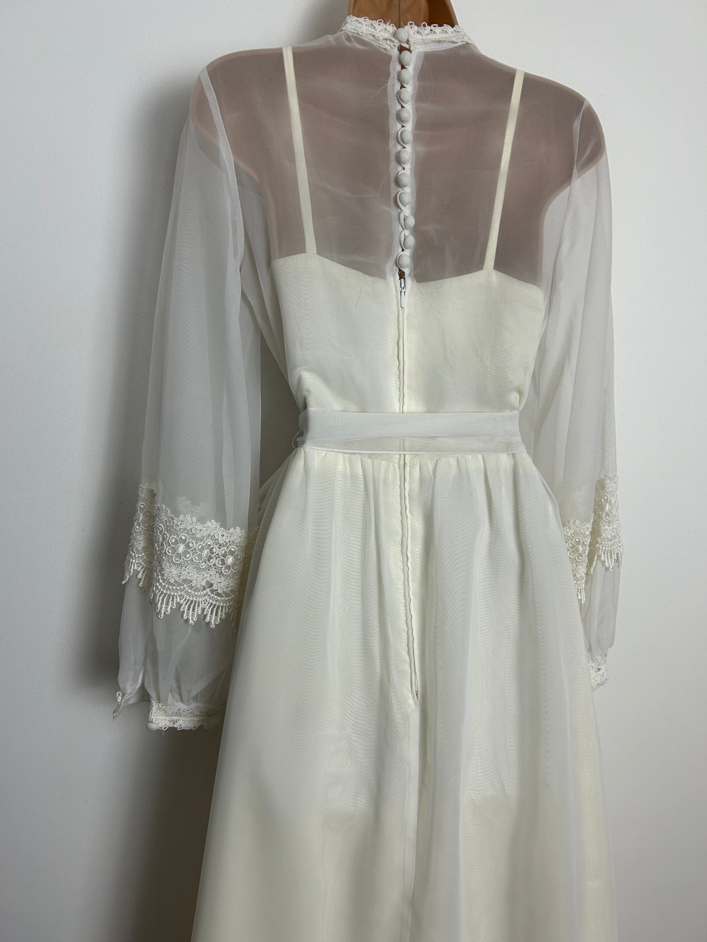 Vintage 1970s VERA MONT UK Size 8 Beautiful White Lace Trim Belted Prairie Wedding Dress