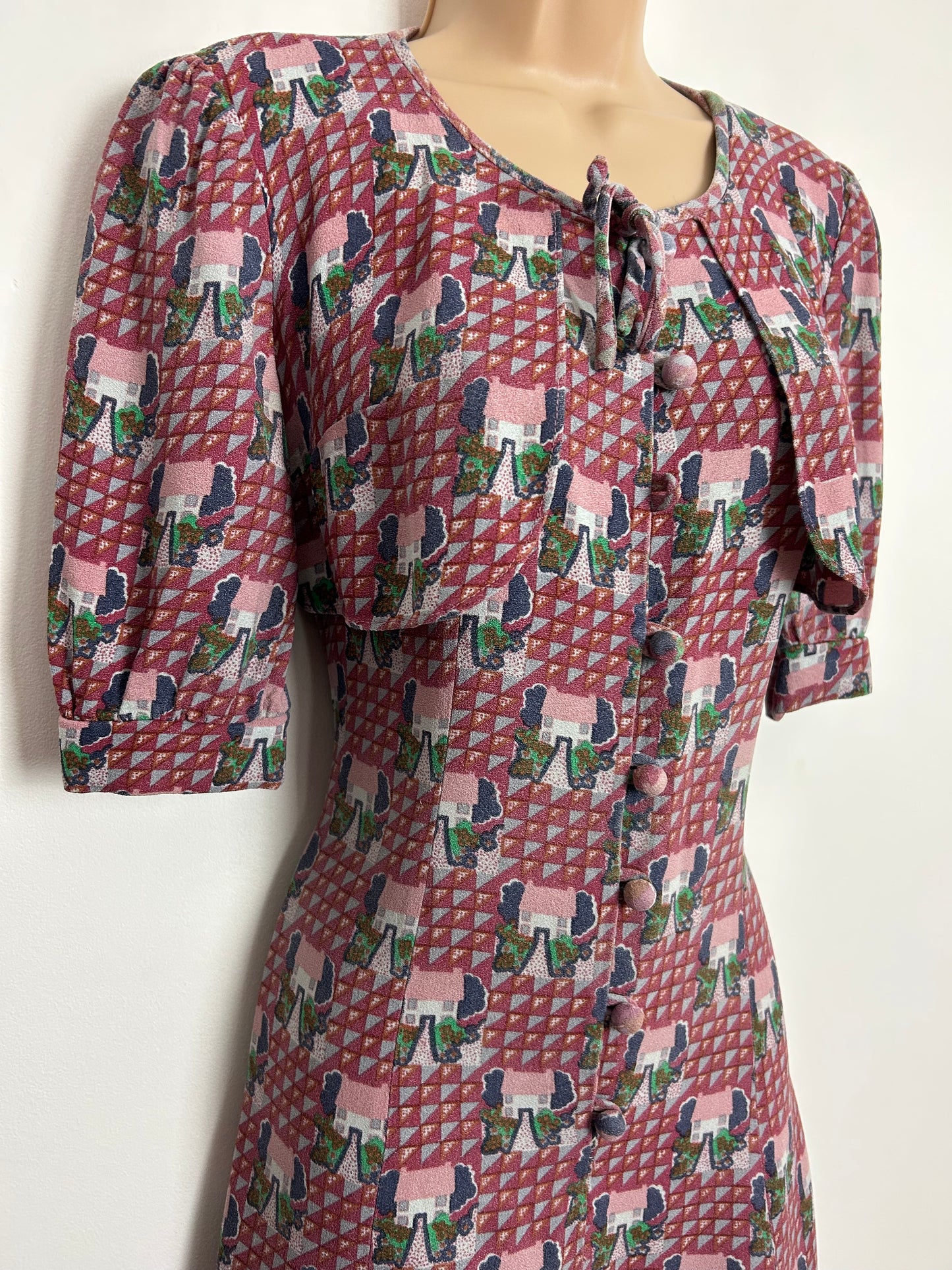 Vintage Late 1960s UK Size 8-10 Cute Dusky Pink Country Cottage Novelty Print Mock 2 Piece Mod Dolly Dress